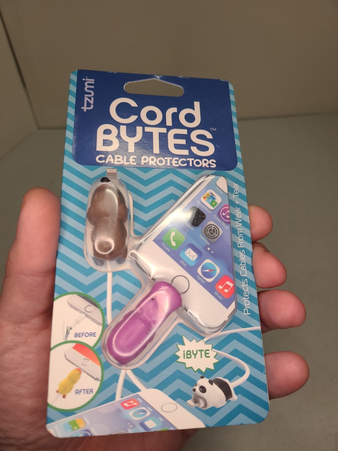 Tzumi Cord Bytes Cable Protectors Dog & Hippo (Y)
