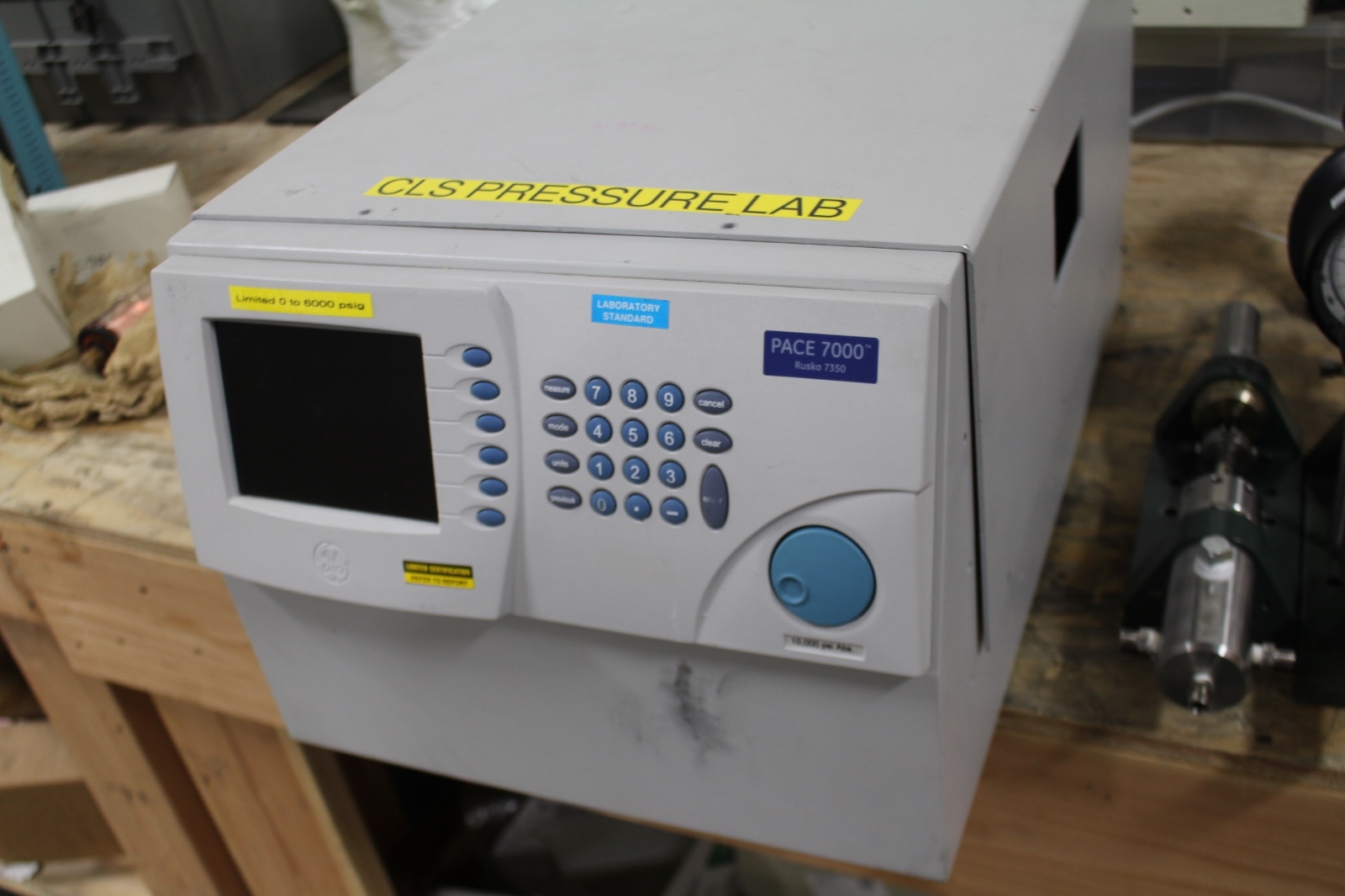 GE Fluke RUSKA 7350  Pressure Controller / Calibrator PACE 7000