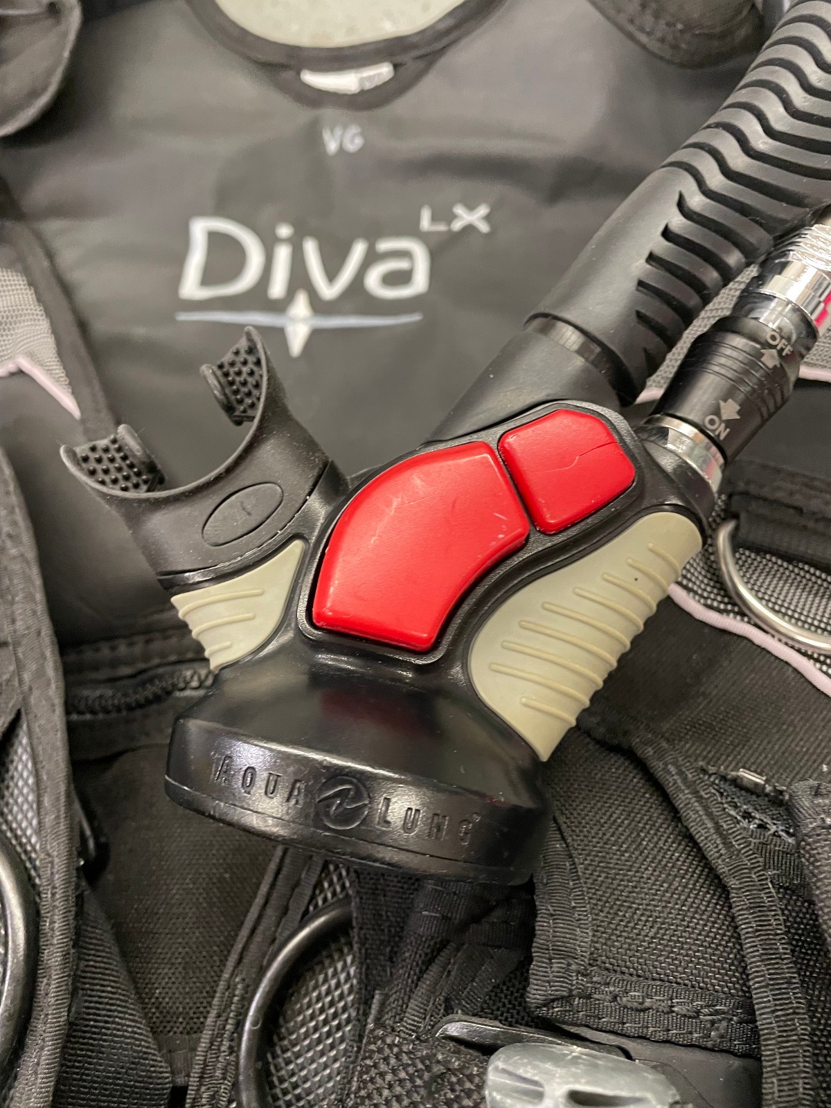 SeaQuest Diva ML Scuba Diving BCD Buoyancy Compensator w/AirSource USED