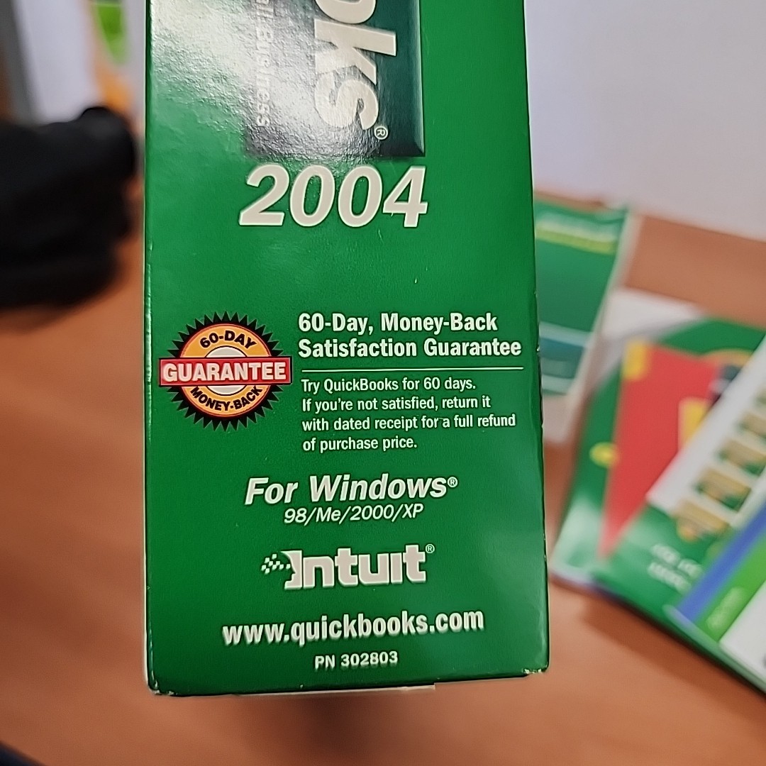 Intuit QuickBooks Pro 2004 with License for Windows 98/ME/2000/XP Used