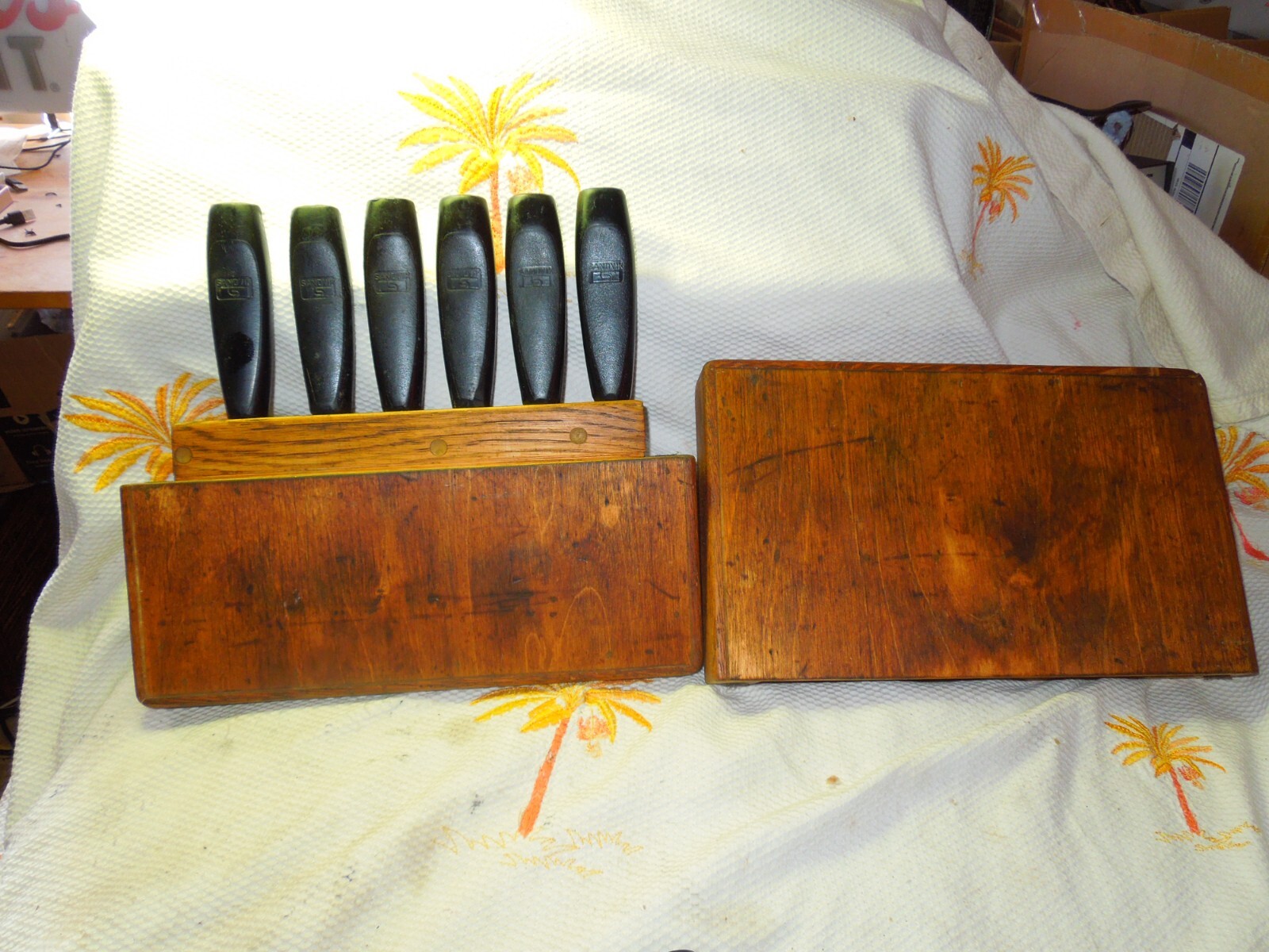 VINTAGE SANDVIK 6 PC CHISELS MADE IN HOLLAND SWEEDISH STEEL MAGNETIC WOOD CASE