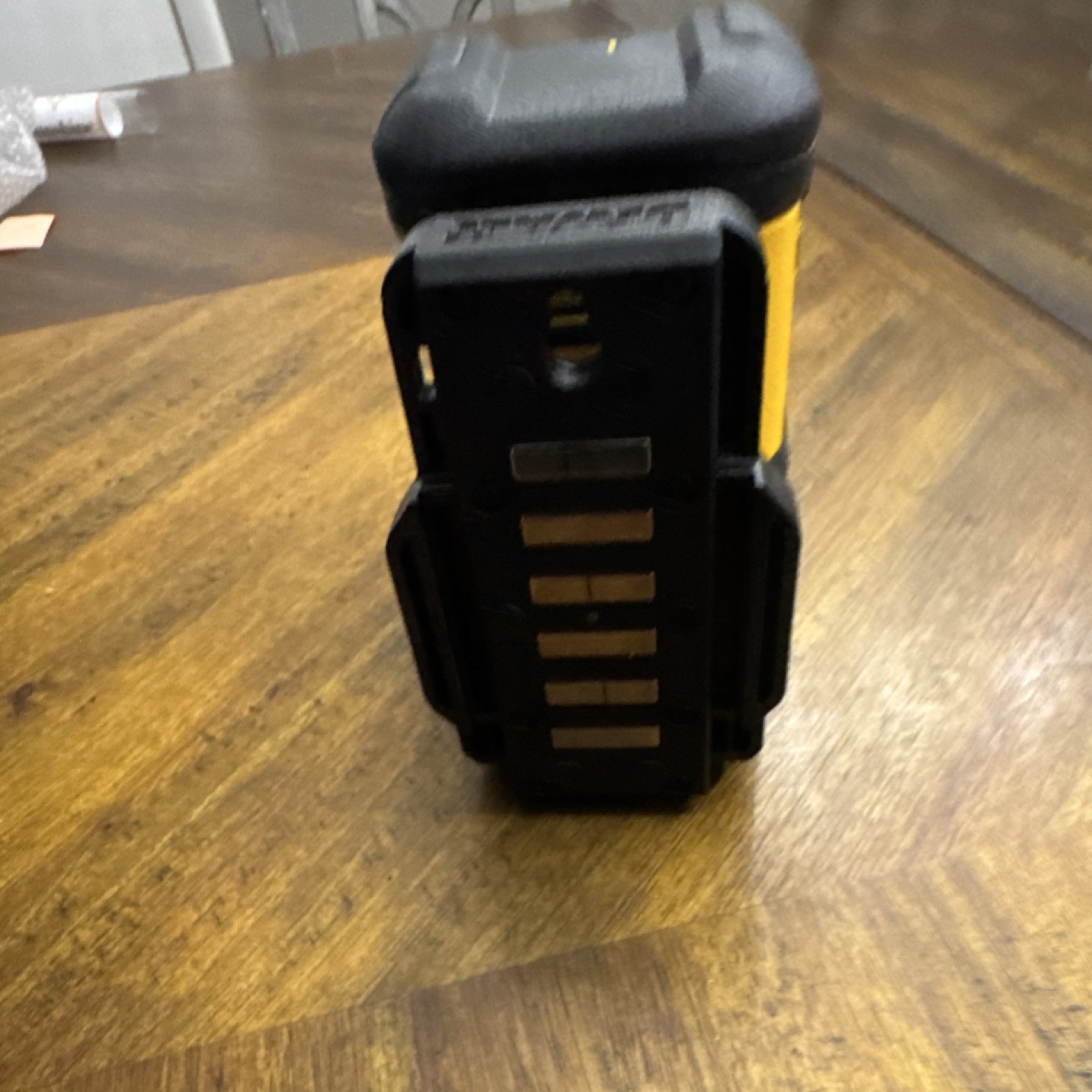 DEWALT 20V Self-Leveling Laser Level Kit w/ Target Card, Bracket & Case