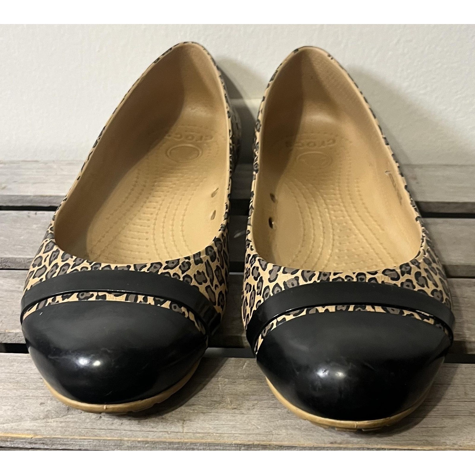 Crocs Shoes Womens Size 7 Beige Leopard Print Cap Toe Ballet Flats Comfort