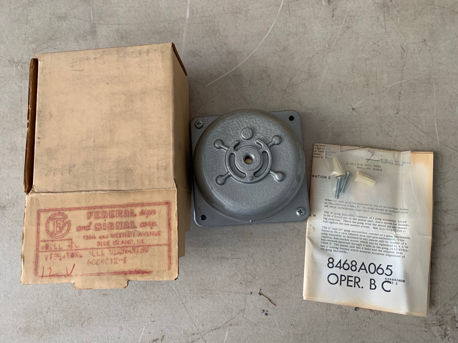 One Vintage Federal Signal Vibratone Bell Model 600 GREY, 12V 0.8AMP, NOS