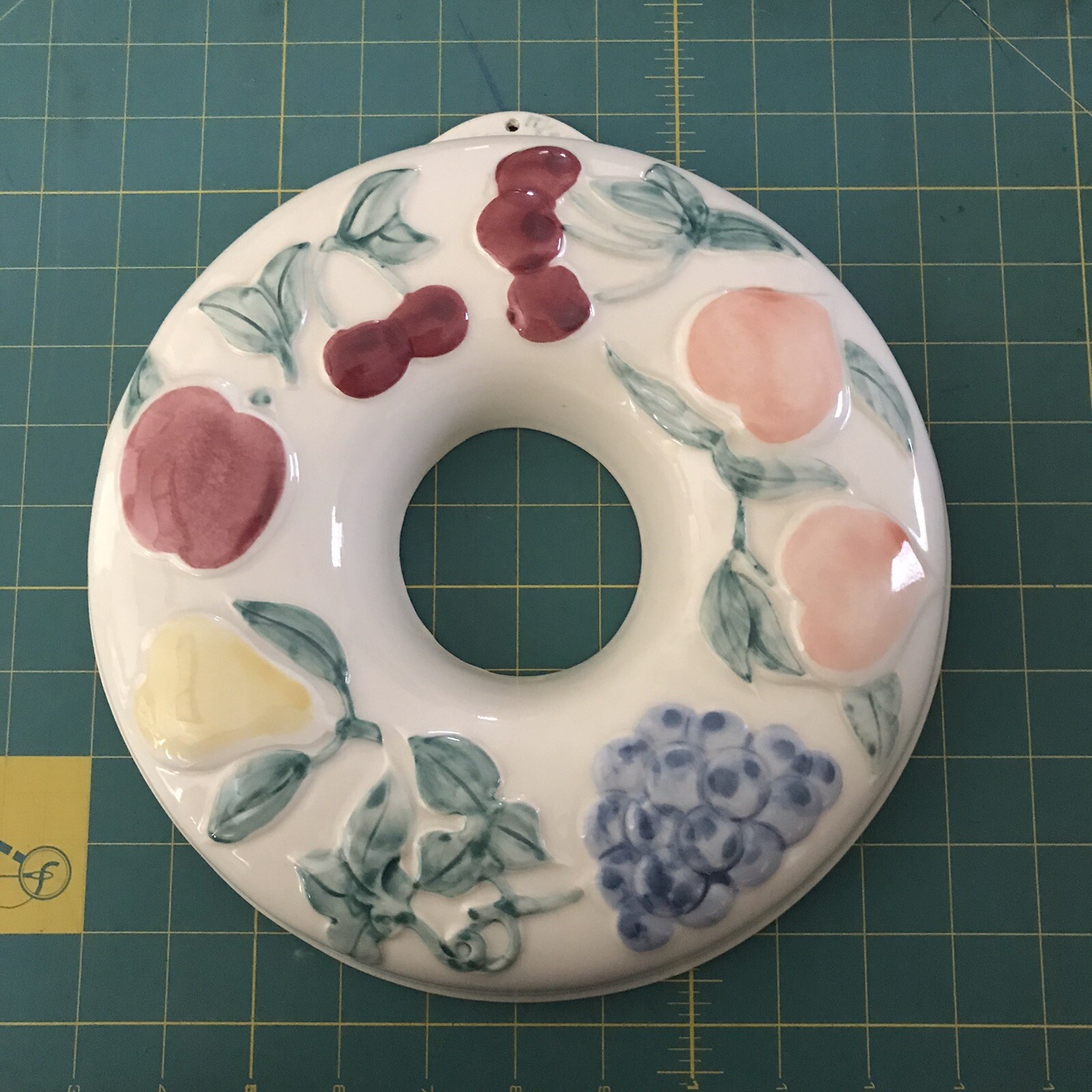 Vintage HARTSTONE POTTERY Large Round Ring Food Gelatin Fruit Mold Hand-Painted