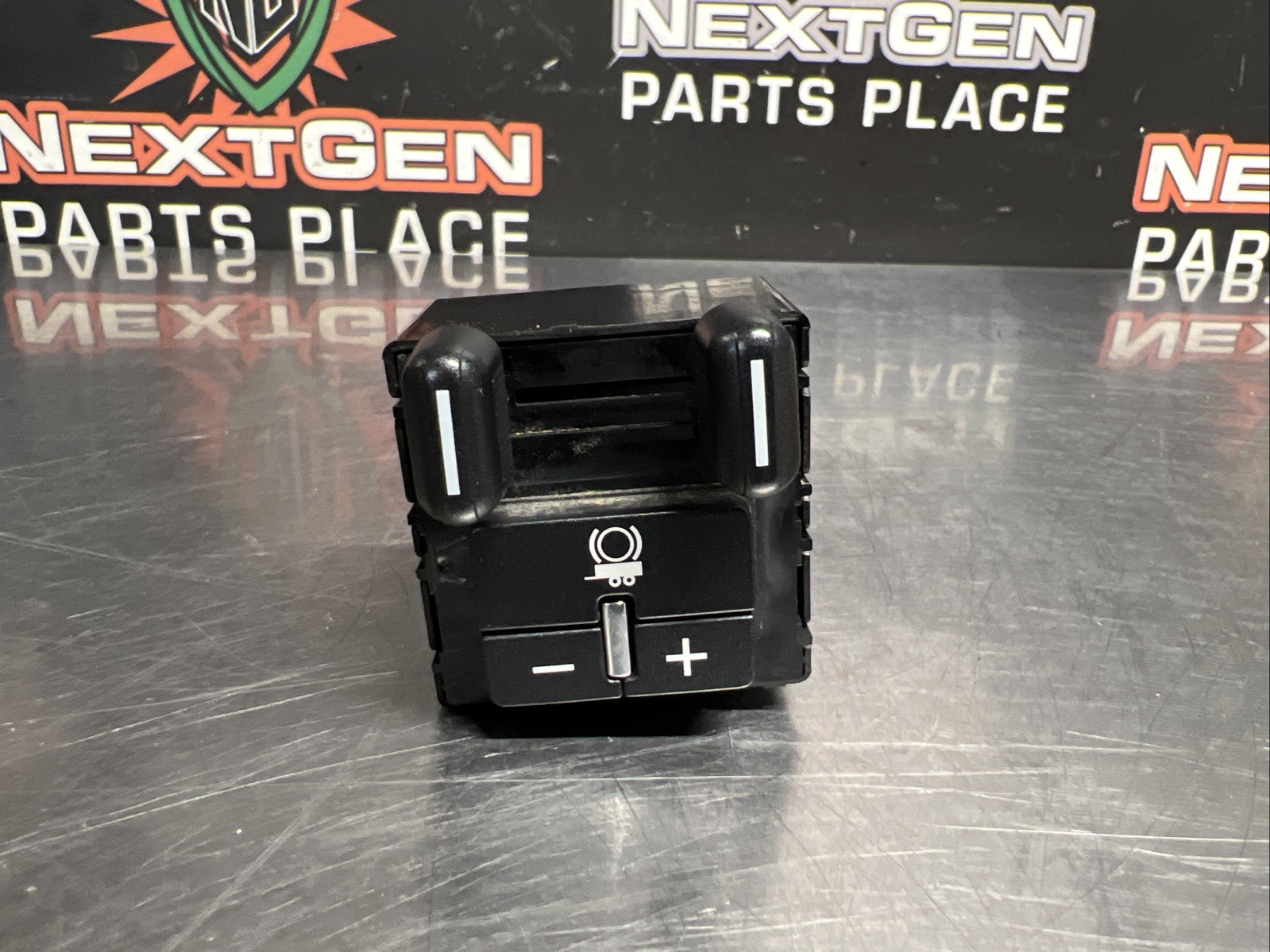 2015 GMC SIERRA 2500 HD Trailer Brake Control Switch 84108373 OEM #1367