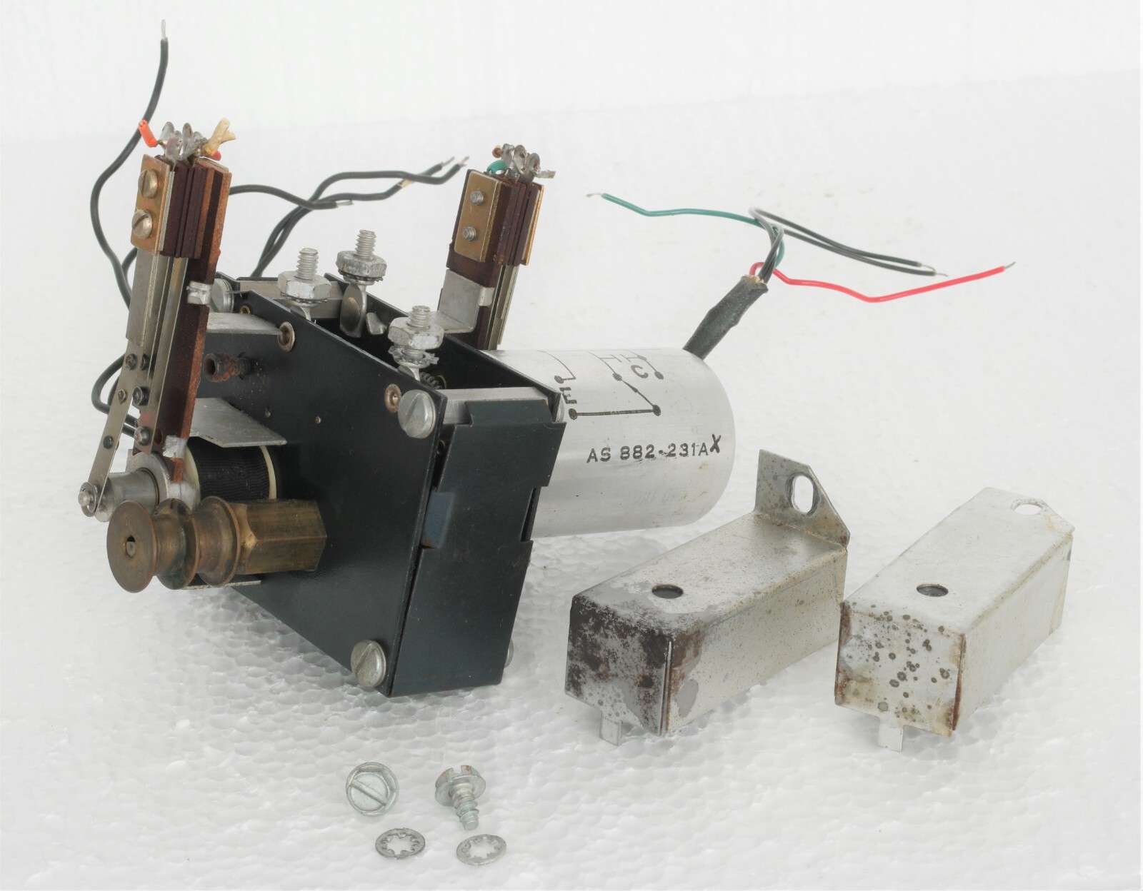 Fisher MF-300 Tuner Parts : Motor & Gear Assembly ( P-882 )