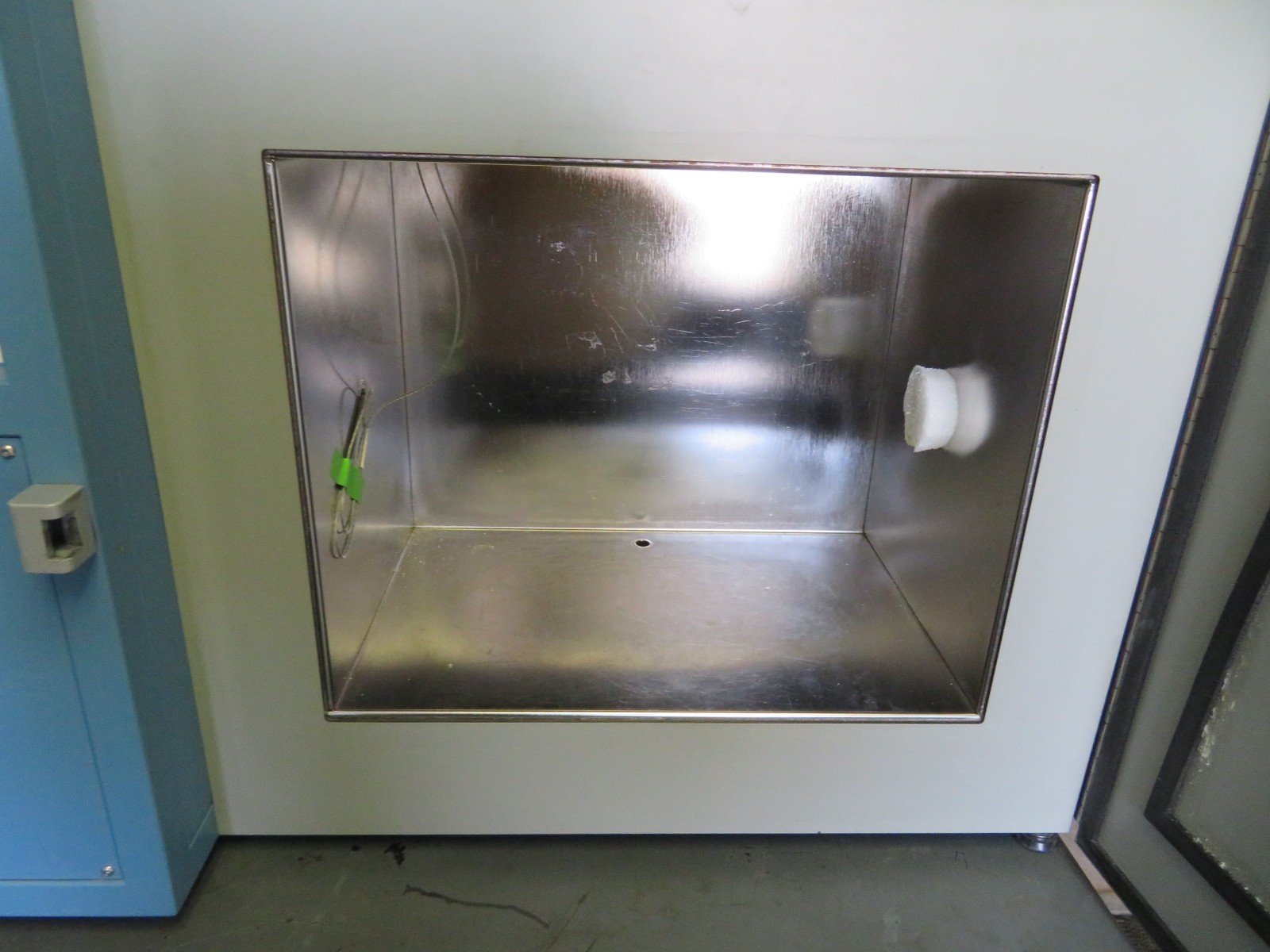 Thunder Scientific Model 2500 Benchtop “Two-Pressure” Humidity Generation System