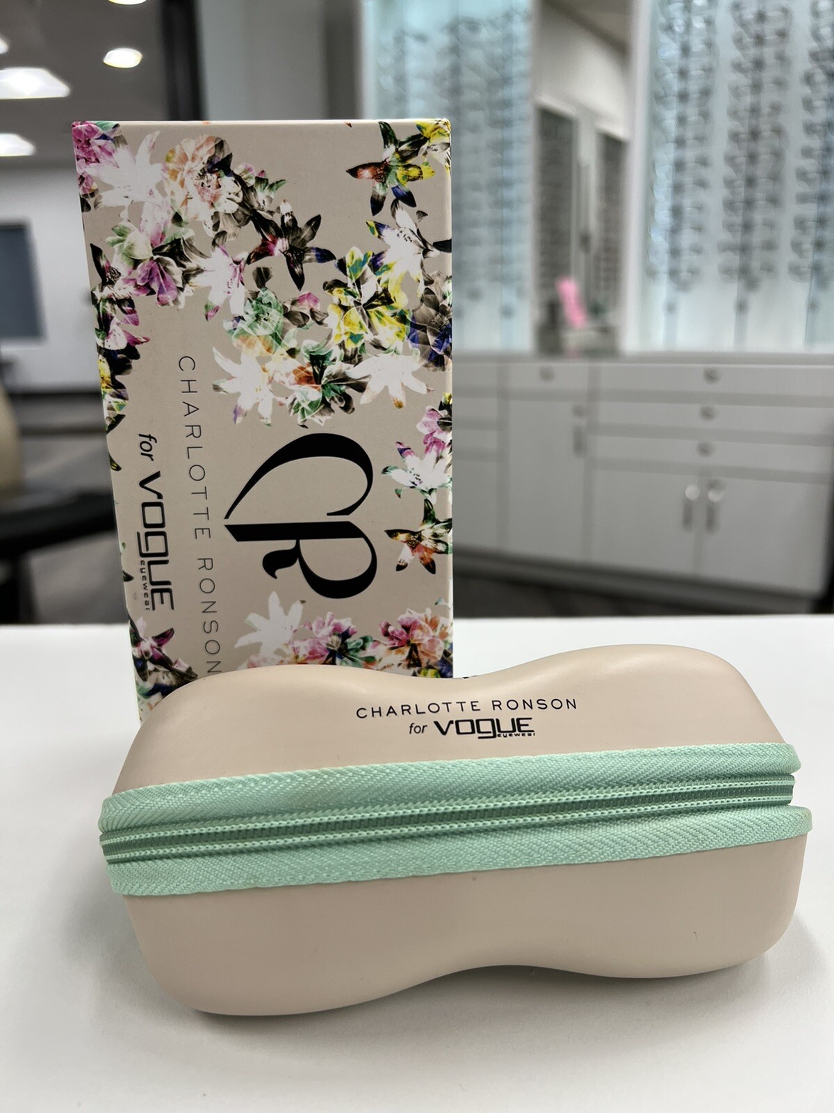Charlotte Ronson x Vogue Eyeglasses Case Box Cloth NOS 2014 Floral Blue