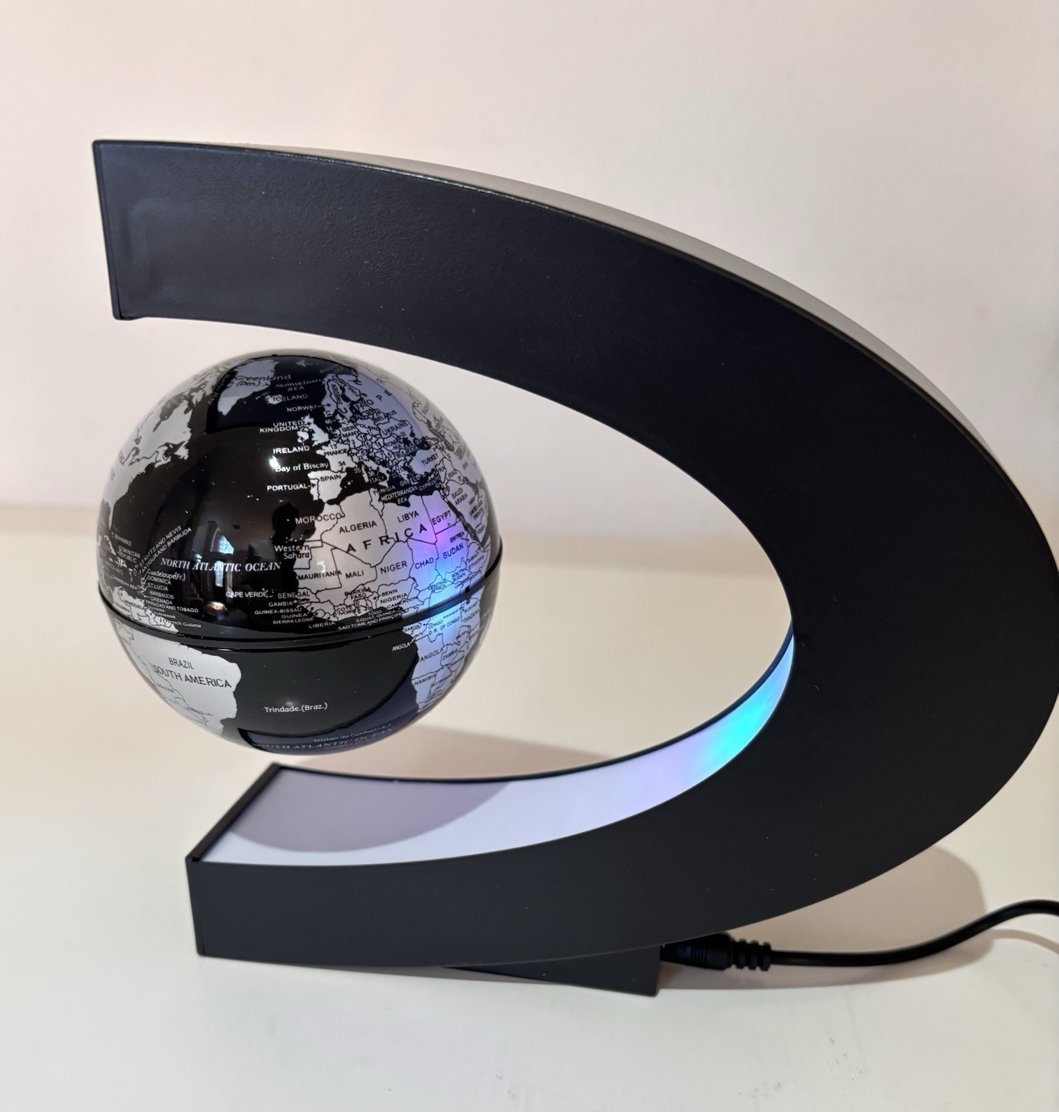 Magnetic Levitating Floating Globe with LED Lights, Cool Gadgets C Frame Globe L