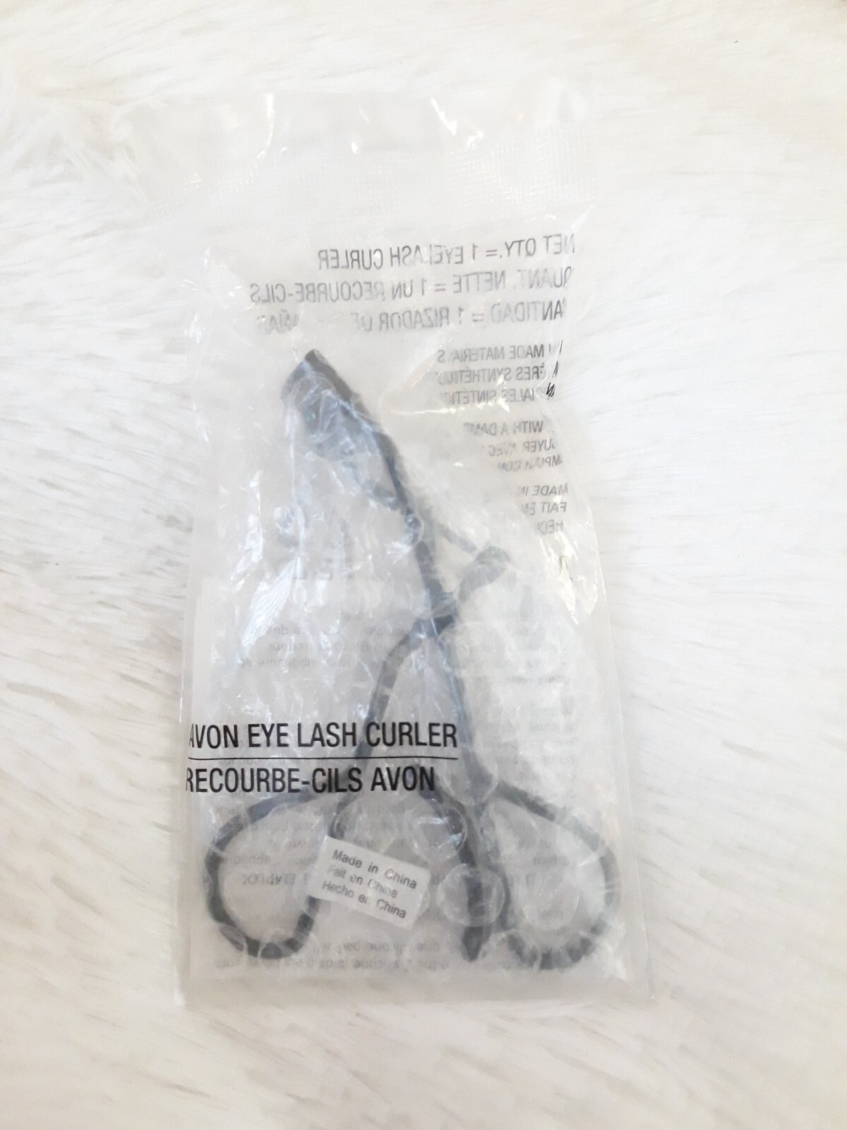 AVON EYE LASH CURLER (BLACK) ~ SEALED!!!