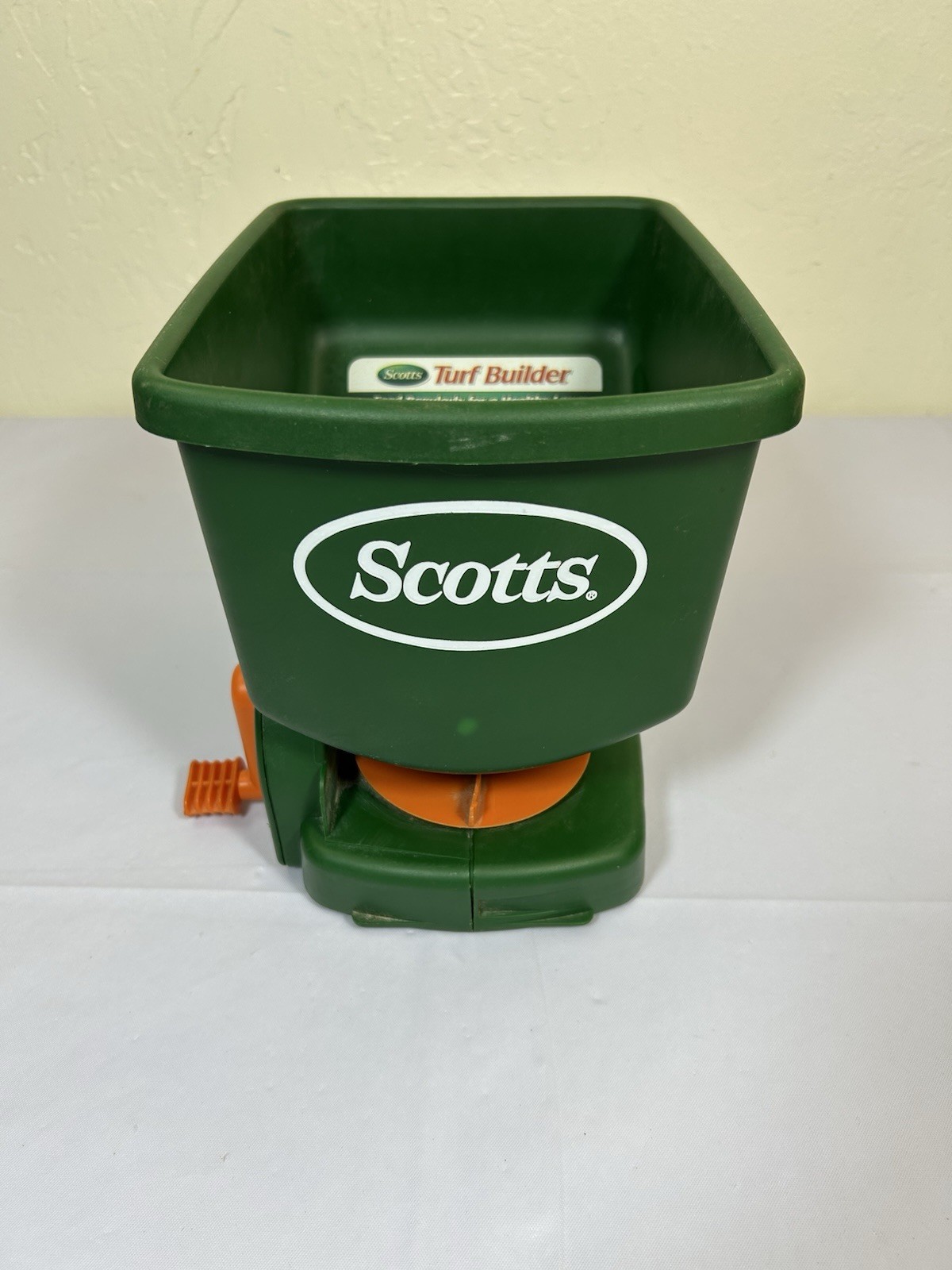 Scotts Easy Turf Builder Handheld Fertilizer Grass Seed Spreader Scott’s