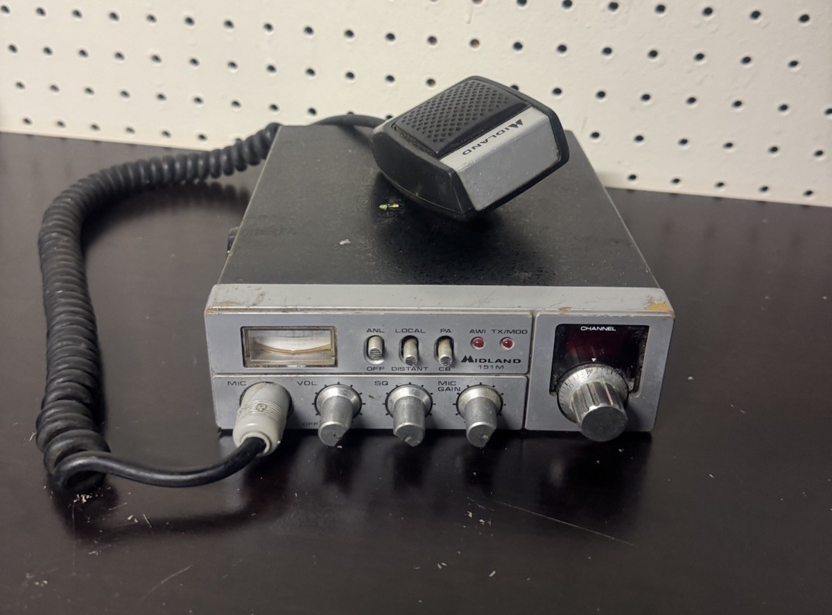 Vintage Midland 151M40 Channel Cb Radio Model 77-151 UNTESTED AS IS
