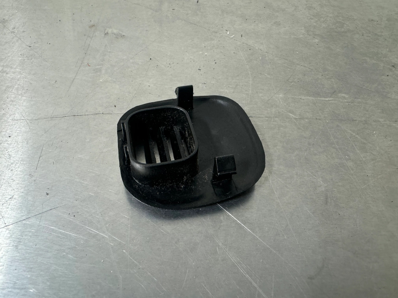 1997 - 2004 C5 CORVETTE INTERIOR AMBIENT AIR TEMP SENSOR GRILLE COVER