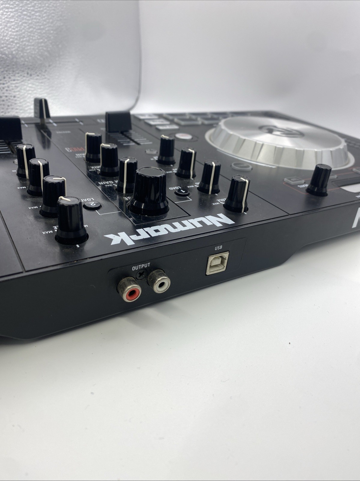 Numark MT PRO3 Double Deck DJ Controller Serato, Mixer, Autoloop, 16 Pads