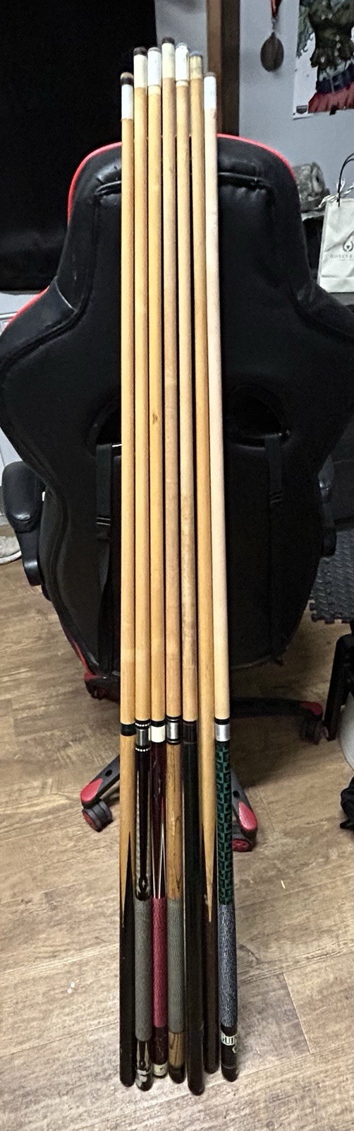 Pool Sticks Set Of 7 —25$ Per Stick Can Work Out Deal Cash Or Cash app Only