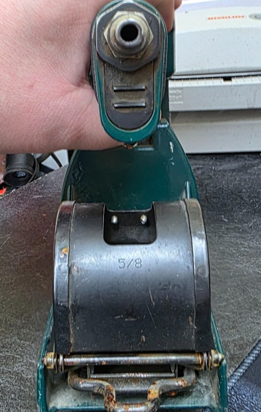 ISM PNEUMATIC BOX STAPLER C58