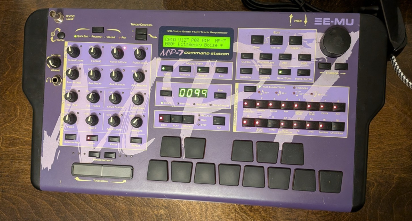 Emu MP-7 Command Station Synth Drum-Machine Groovebox with PHATT rom - works!