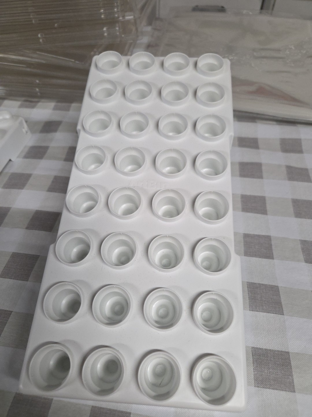 art bin paint holder 32 Slots With Riser (CraftsG)