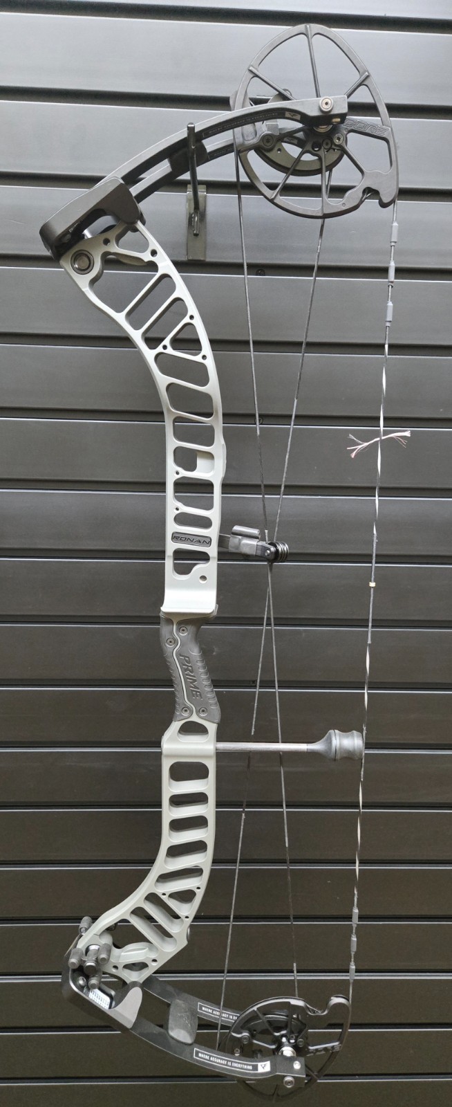 Prime Ronan 34 Gray Riser Black Limbs 29/70 NEW!