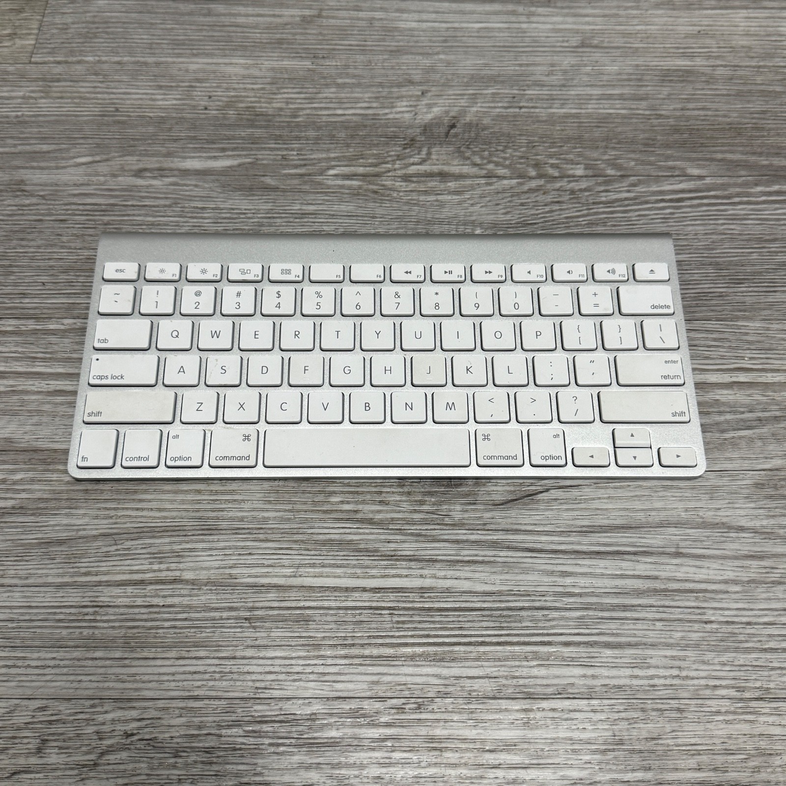 Apple A1314 Wireless Keyboard OEM Authentic Tested Working
