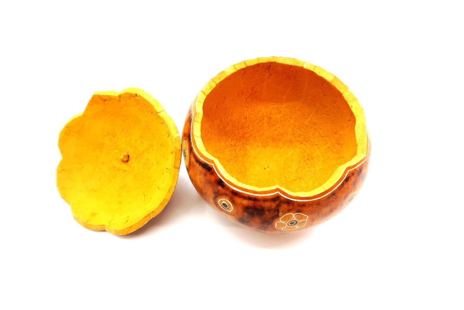 Peruvian Decorative TRINKET BOX Gourd Folk Art with Flowers from Peru 3.5" Tall