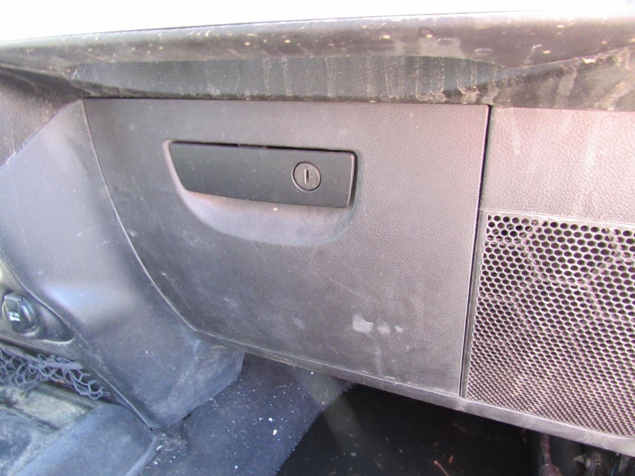 TJ        2014 Glove Box 1032890