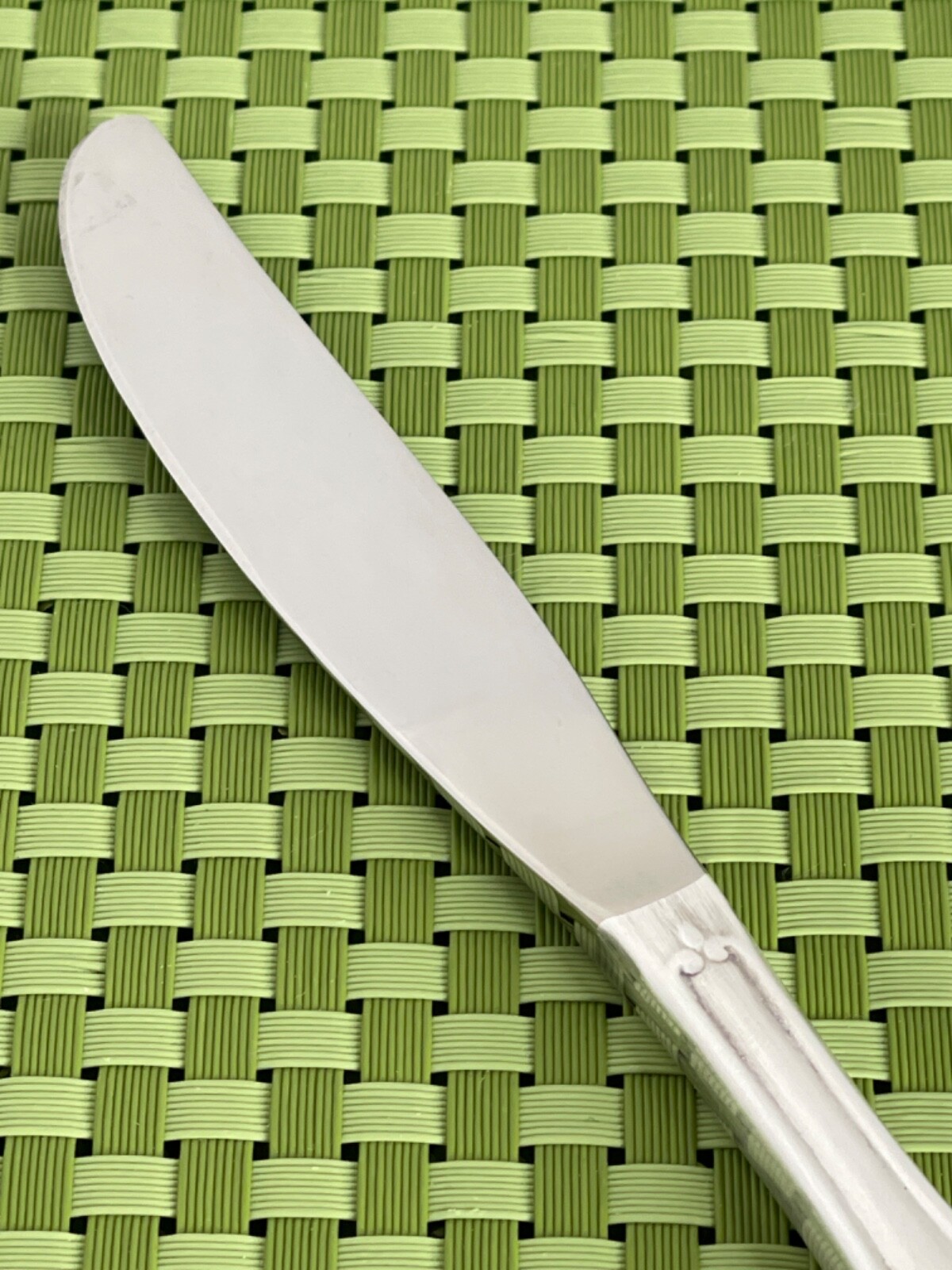 World Tableware COQUILLE Stainless Dinner Knife WT Shell Taiwan Flatware B124G