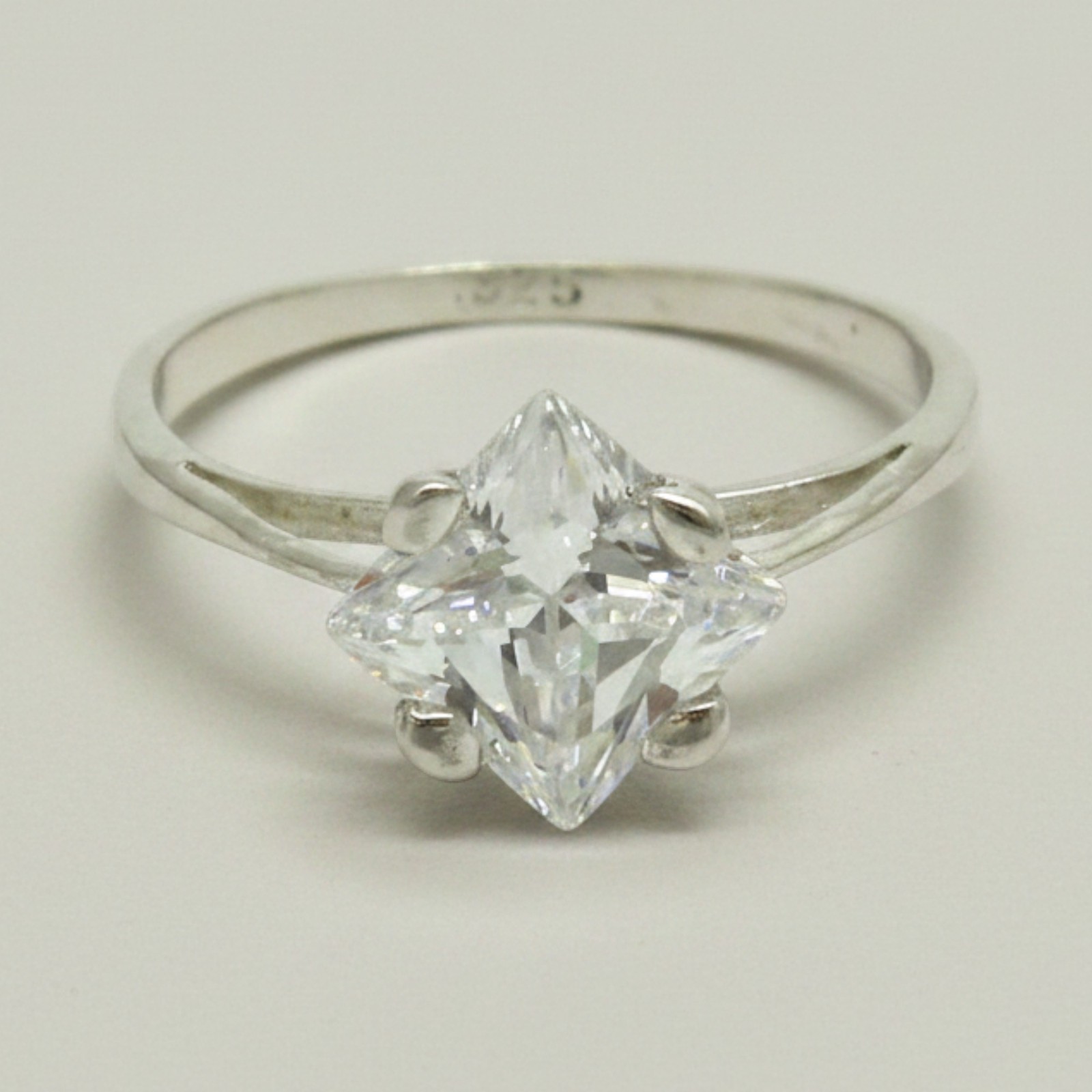 Sterling Silver Engagement Ring Hallmarked 925 with 7x7mm Cubic Zirconia R000519