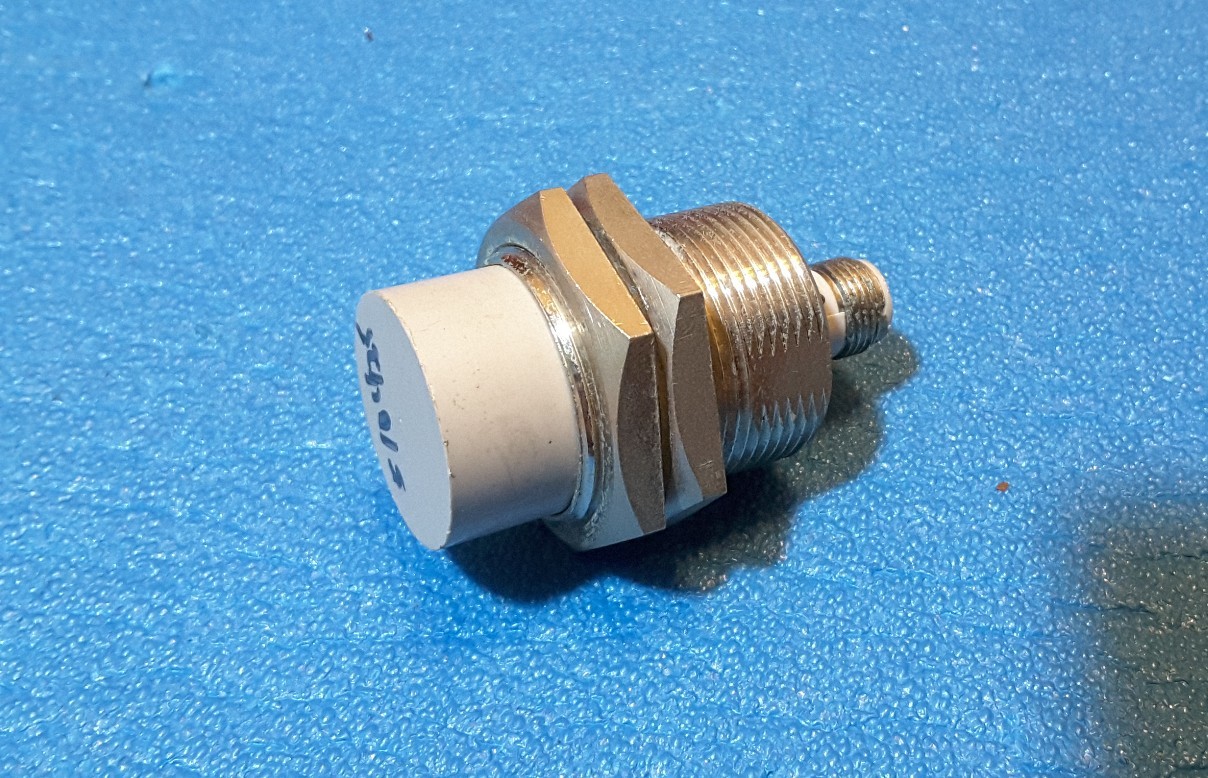 E2E-X18MF1-M1 PROXIMITY SWITCH  12-24 VDC
