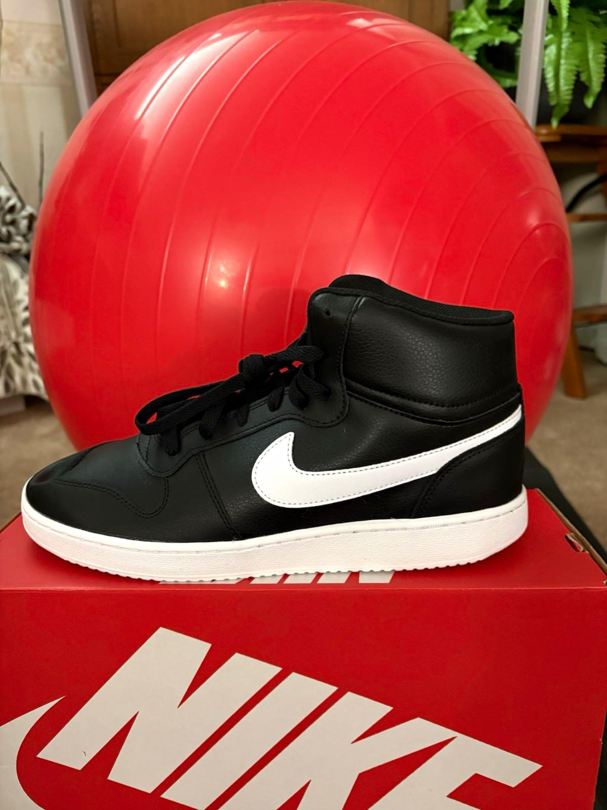 Nike Men’s Black/White Solid Lace-Up Mid Top Athletic Sneaker New w/ Box