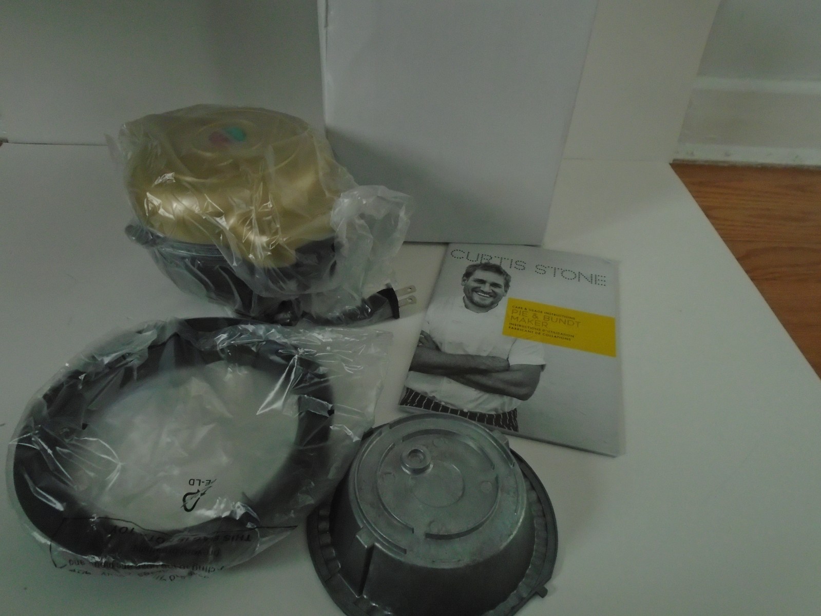 Curtis Stone Pie And Bundt Maker Metallic Gold New In Box