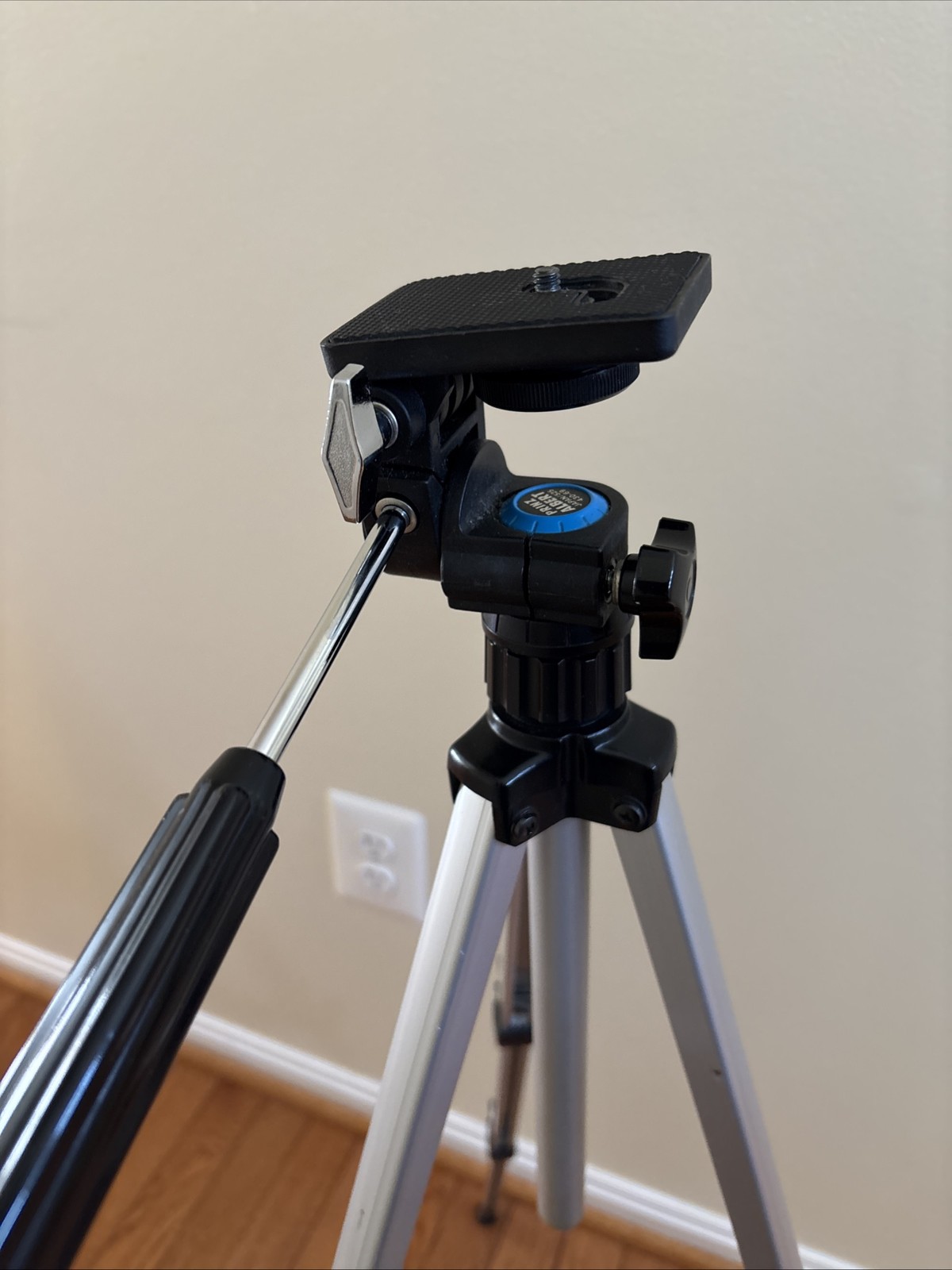 Prinz Albert Camera 43” Tripod Telescoping Pan Tilt Extendable Silver Japan