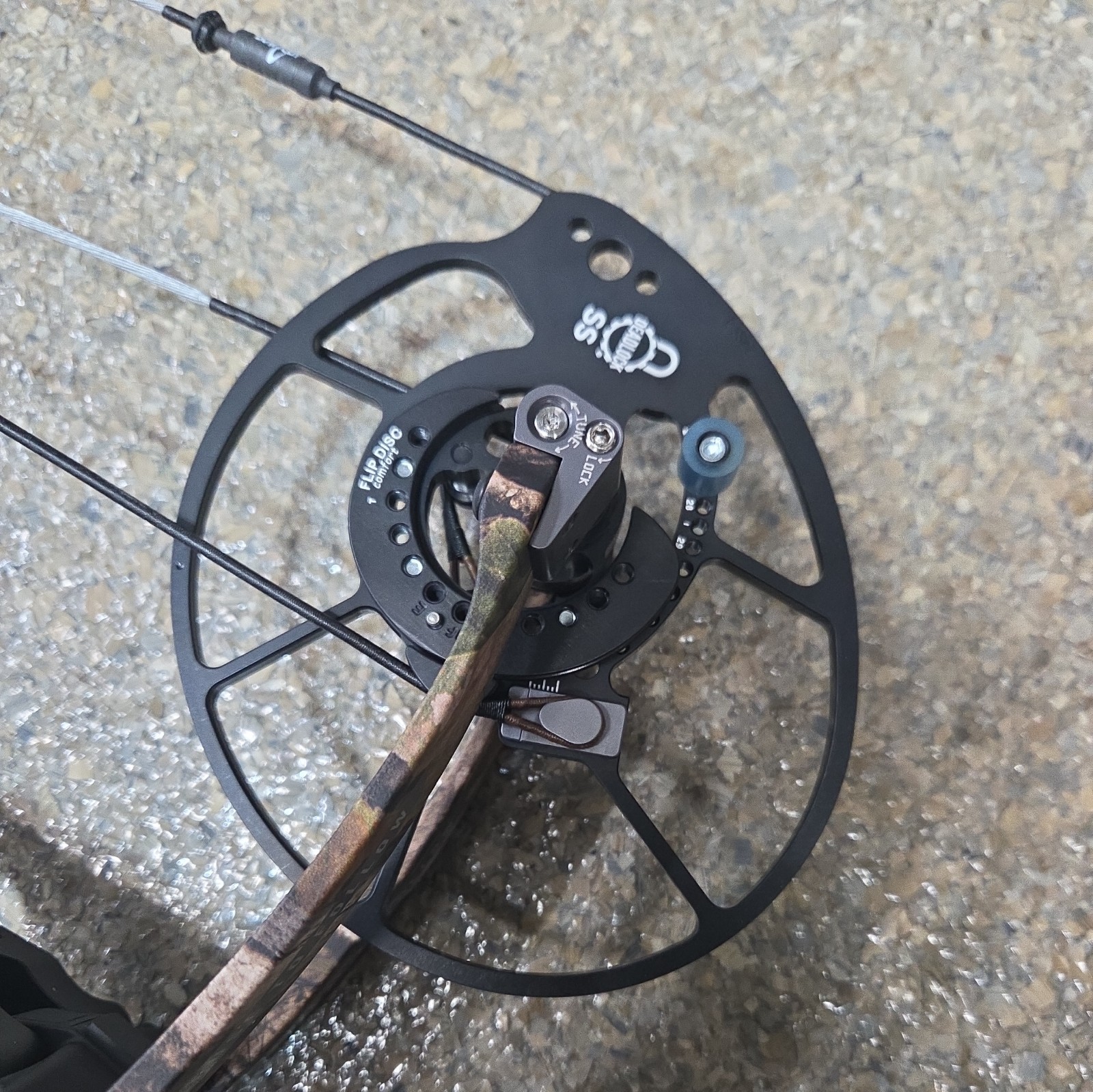 Bowtech CORE SS 40-50# RH Loaded!