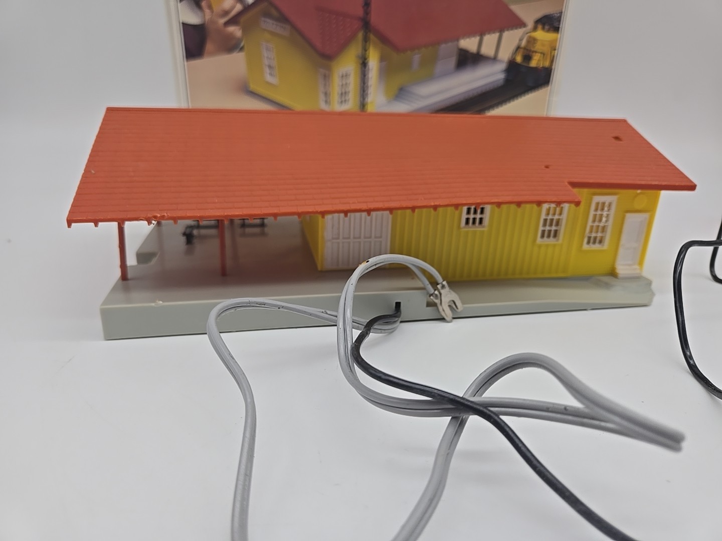 HO TRAINS- VINTAGE BACHMANN 1433 TALKING STATION ACCESSORY- Untested