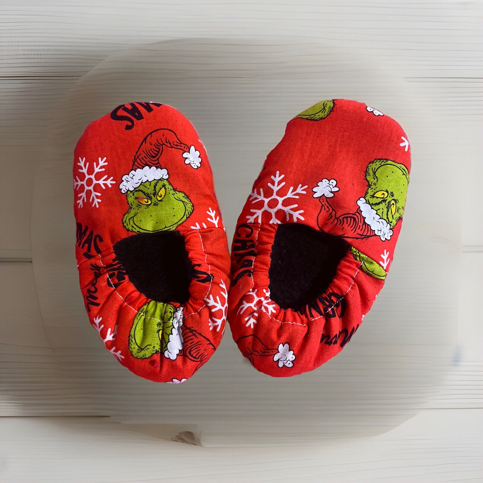GRINCHMAS….. toddler slippers size 8c. New Soft Sole , Unisex RTS