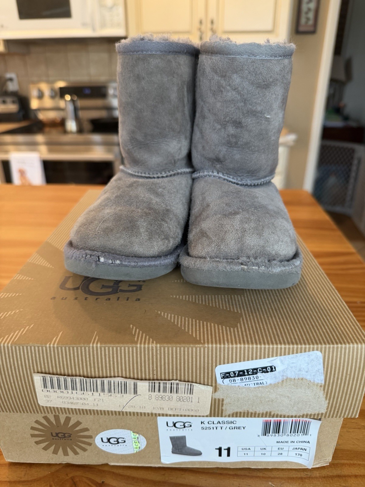 UUG Boots Classic Kids US Sz11 Gray