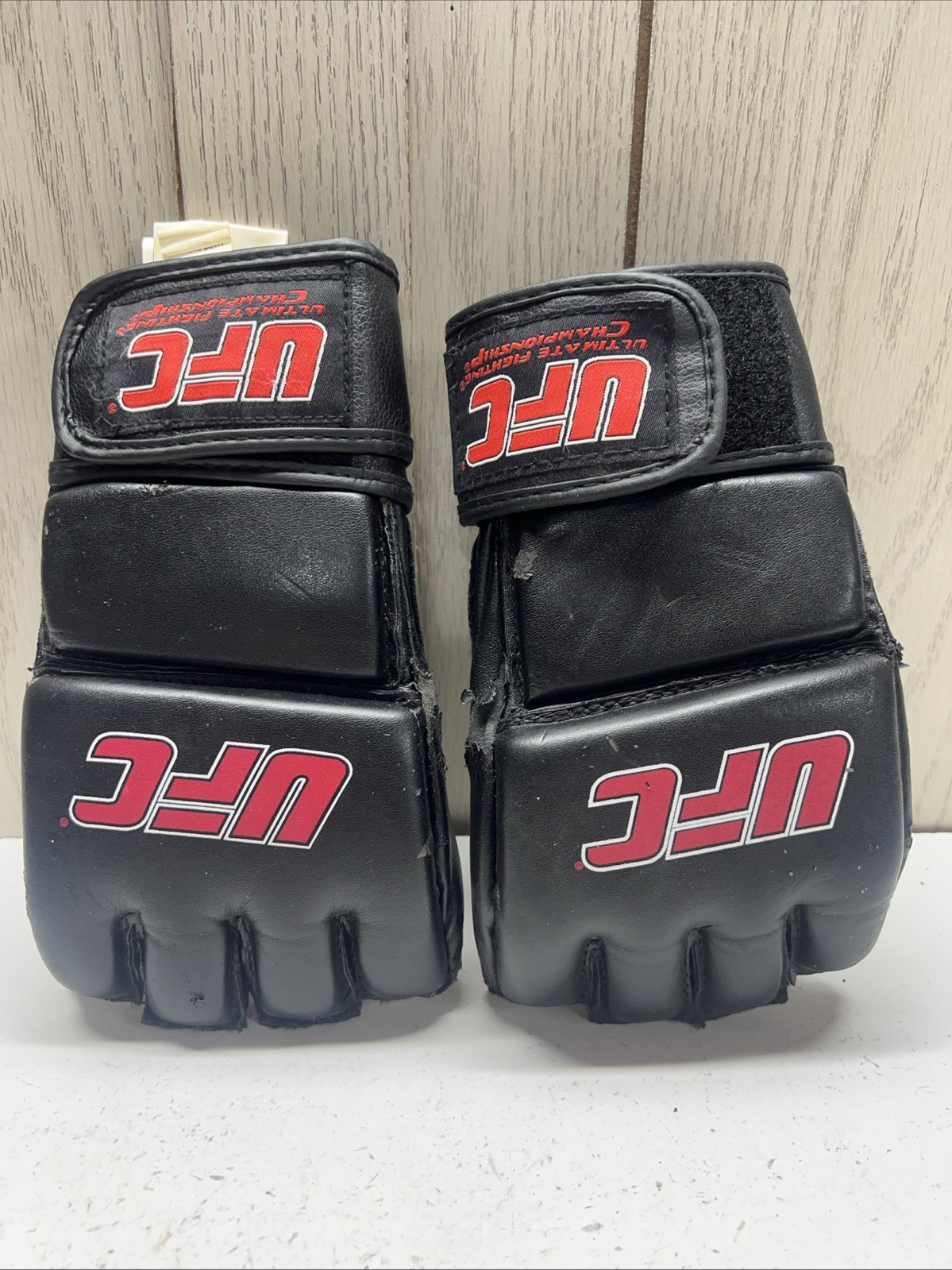 …….. UFC Men's L/XL Official Fight Gloves MMA Grappling Open Fingers 2007 Zuffa