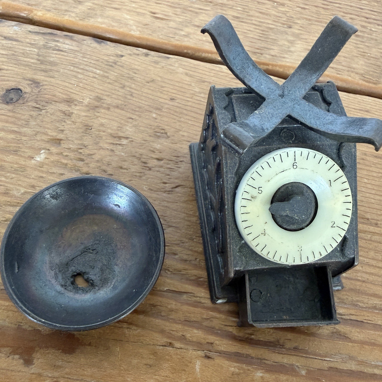 VTG Die Cast Old Scale Pencil Sharpener