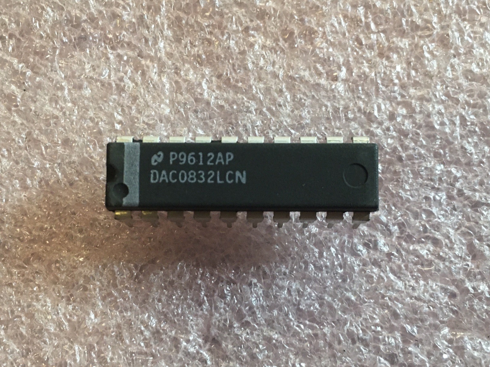 DAC0832LCN IC DIGITAL TO ANALOG CONVERTER SNGL 8-BIT CMOS 20-PIN DIP (LOT OF 1)