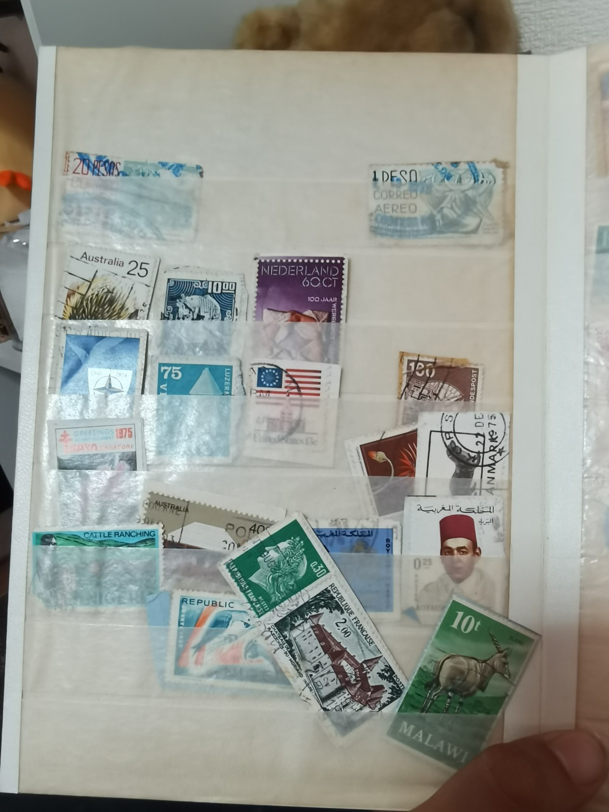 Stamp Collection Stockbook +100 Stamps