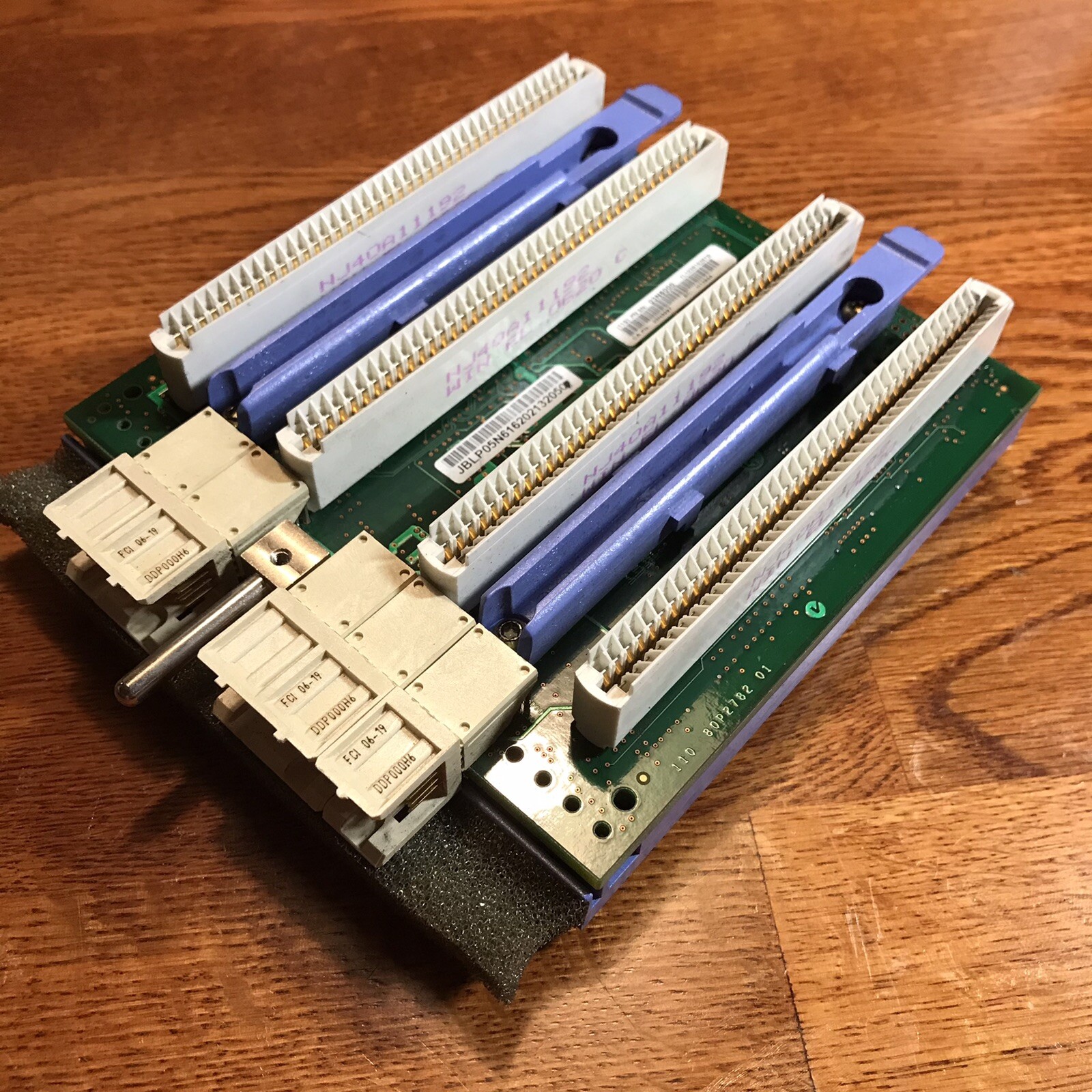 IBM 03N5997 U320 4-Pack Disk Drive Backplanne SCSI 28D2 9406-520 z7