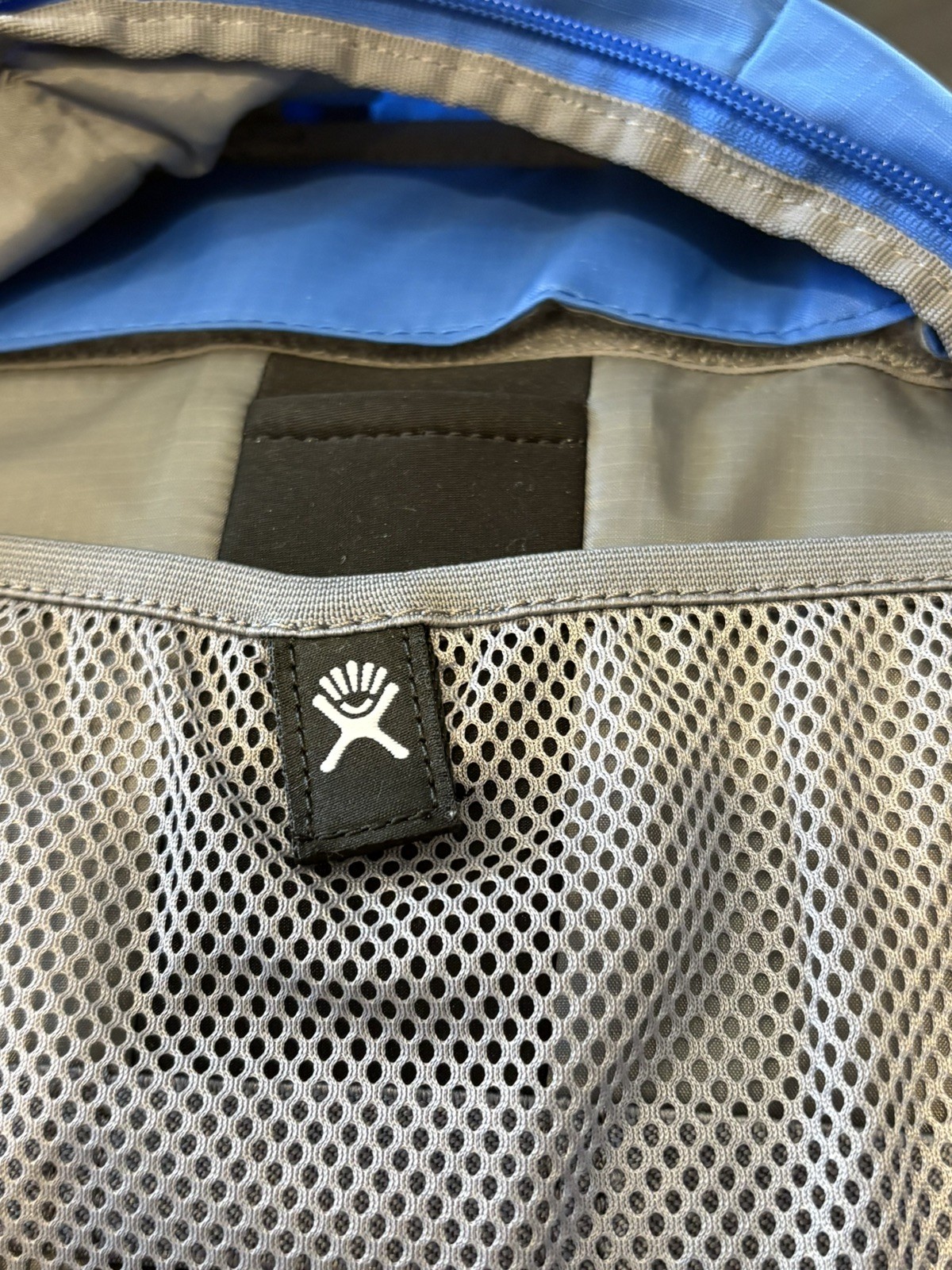 Hydro Flask Hydration Pack Cooler Backpack Blue Medium 70 oz bladder