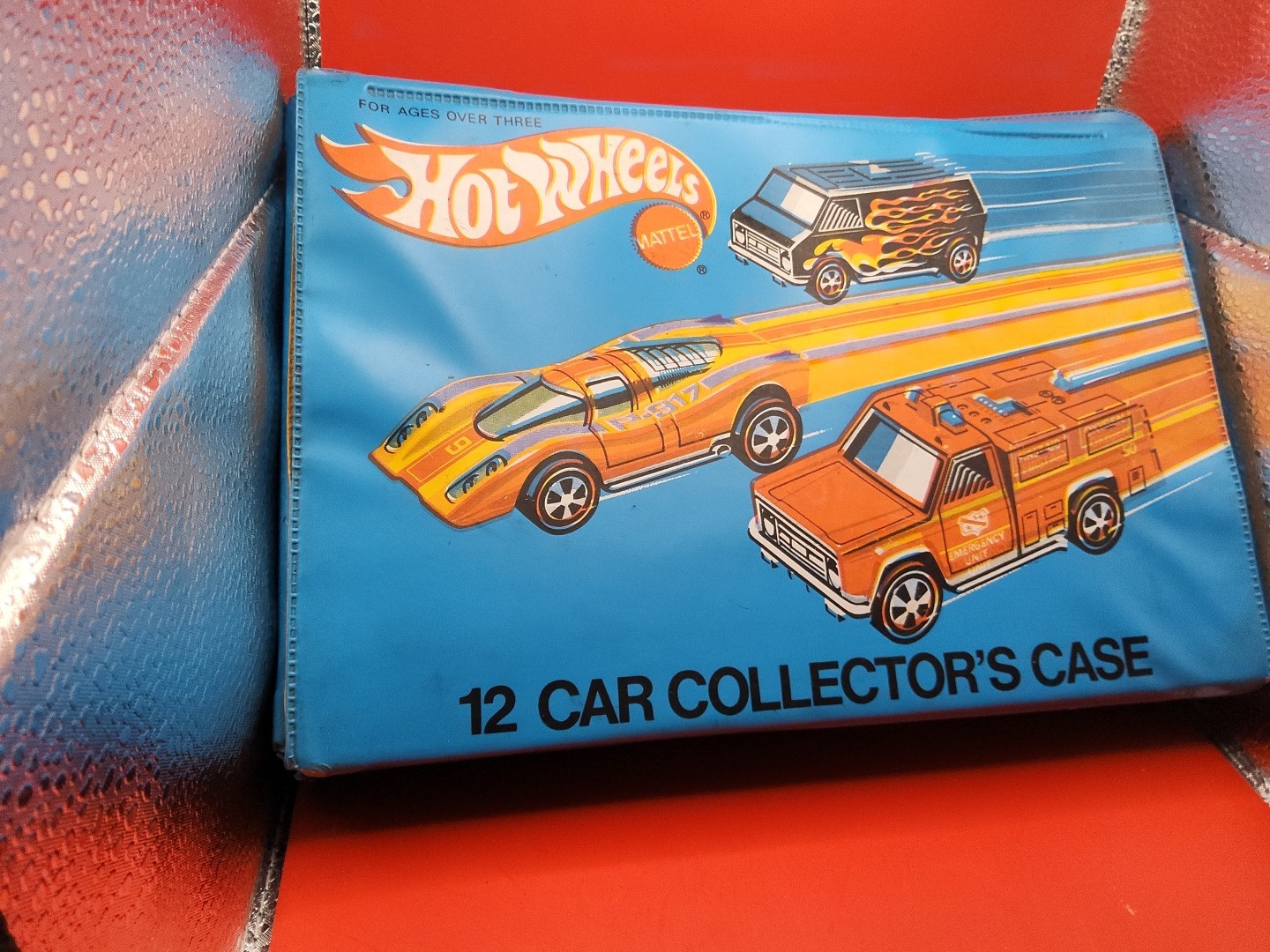 Vintage Hot Wheels Redlines 12 Cars  Collectors Case  Very Good Conditition