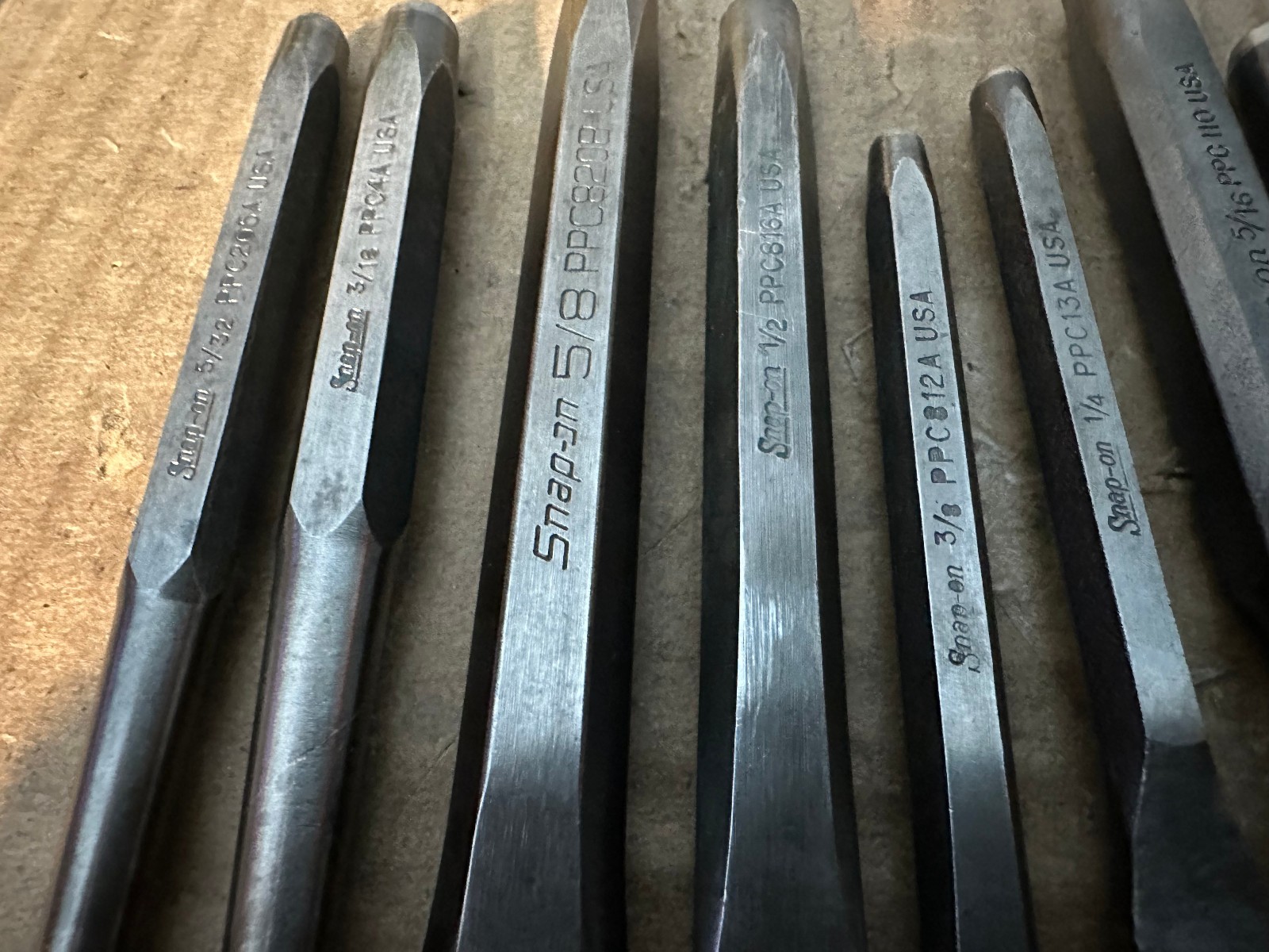 SNAP-ON TOOLS 16 PIECE PUNCH & CHISEL SET WITH CHISEL PUNCH GAGE ( LOT 3 )