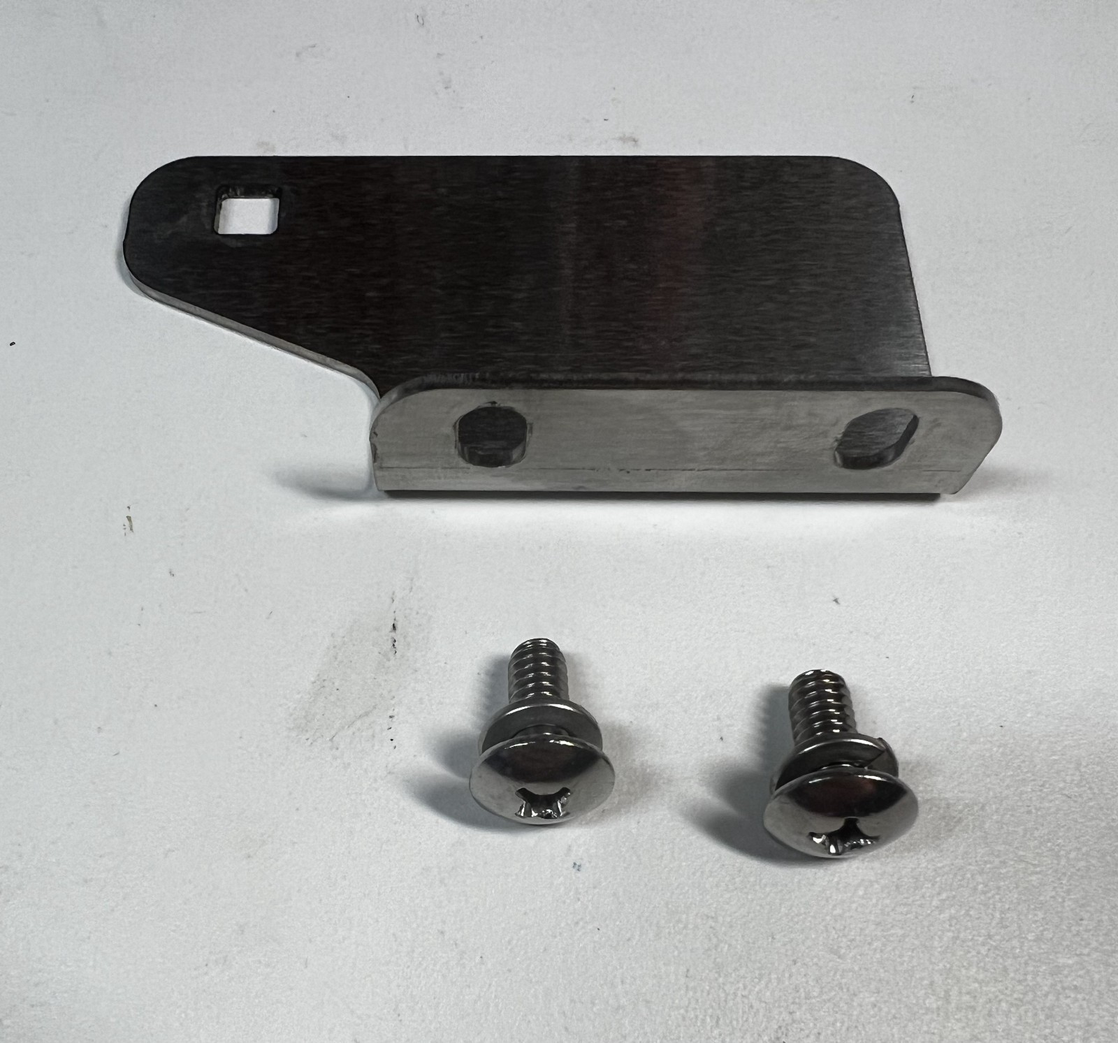 (1) NEW FOLLETT ICE BIN RIGHT SIDE BIN MOUNT HINGE BRACKET PB502180 EXCELLENT