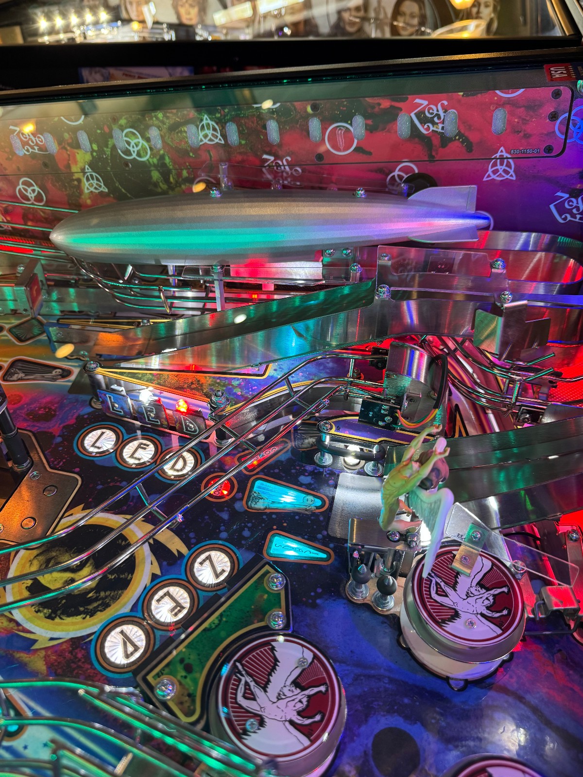 Stern LED ZEPPELIN-PREMIUM pinball: Expression Speaker Lighting, Topper, Hermit