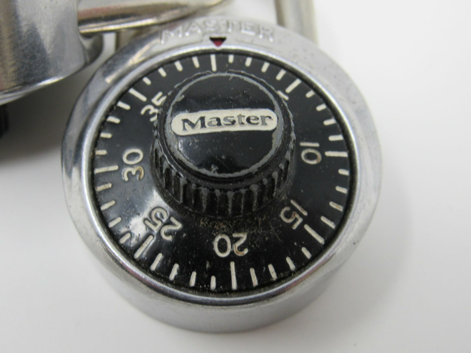 Master Lock Co 2 Combination Pad Locks Back Key Hole V643