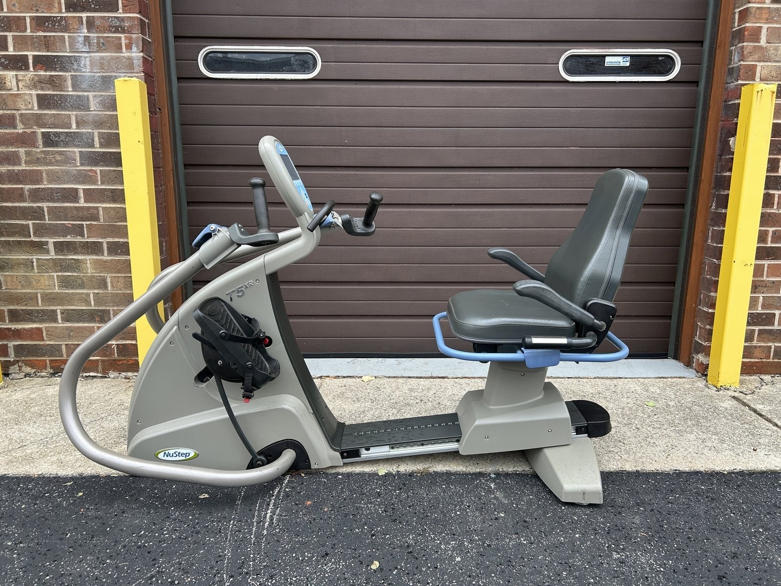 NUSTEP T5XR RECUMBENT CROSS TRAINER IN GOOD CONDITION– USED **