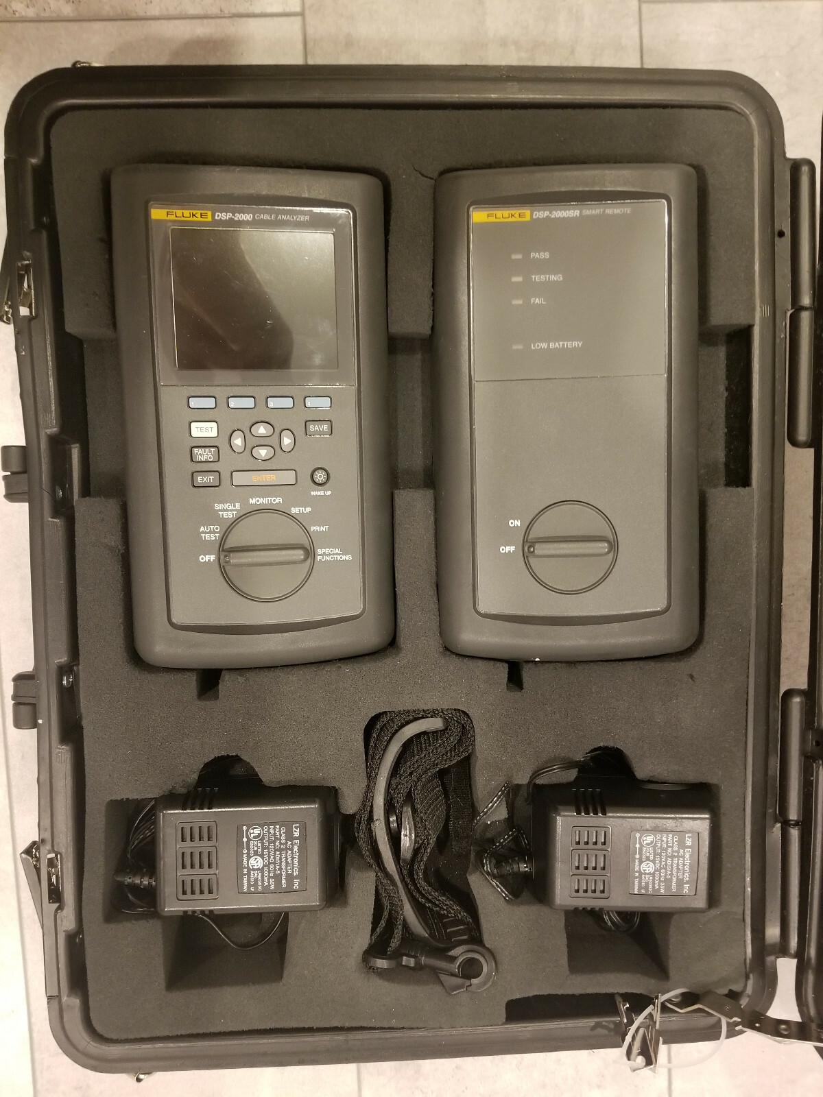 FLUKE DSP2000 CABLE ANALYZER & DSP2000SR SMART REMOTE KIT